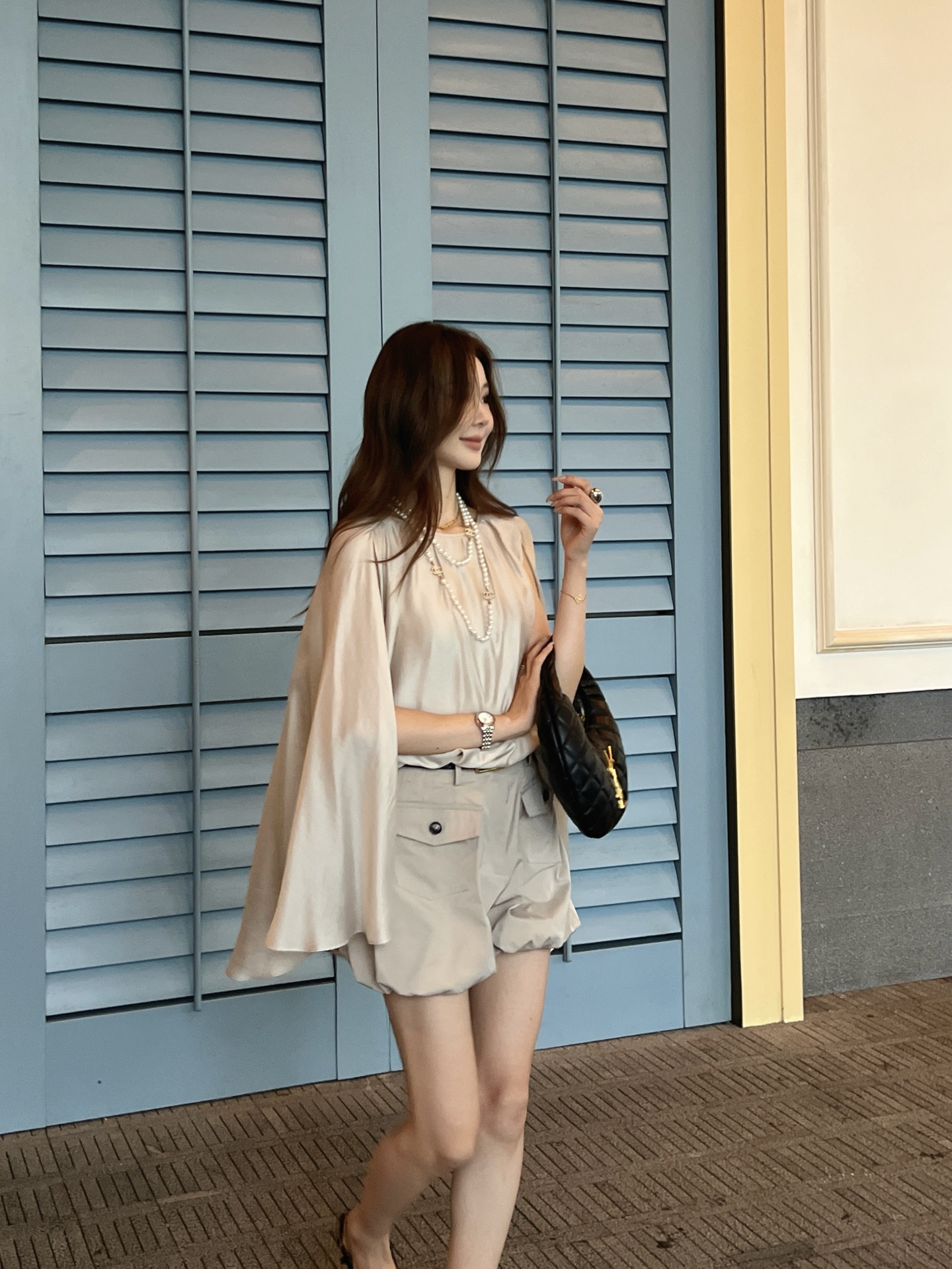 Chol New Cape-sleeve top