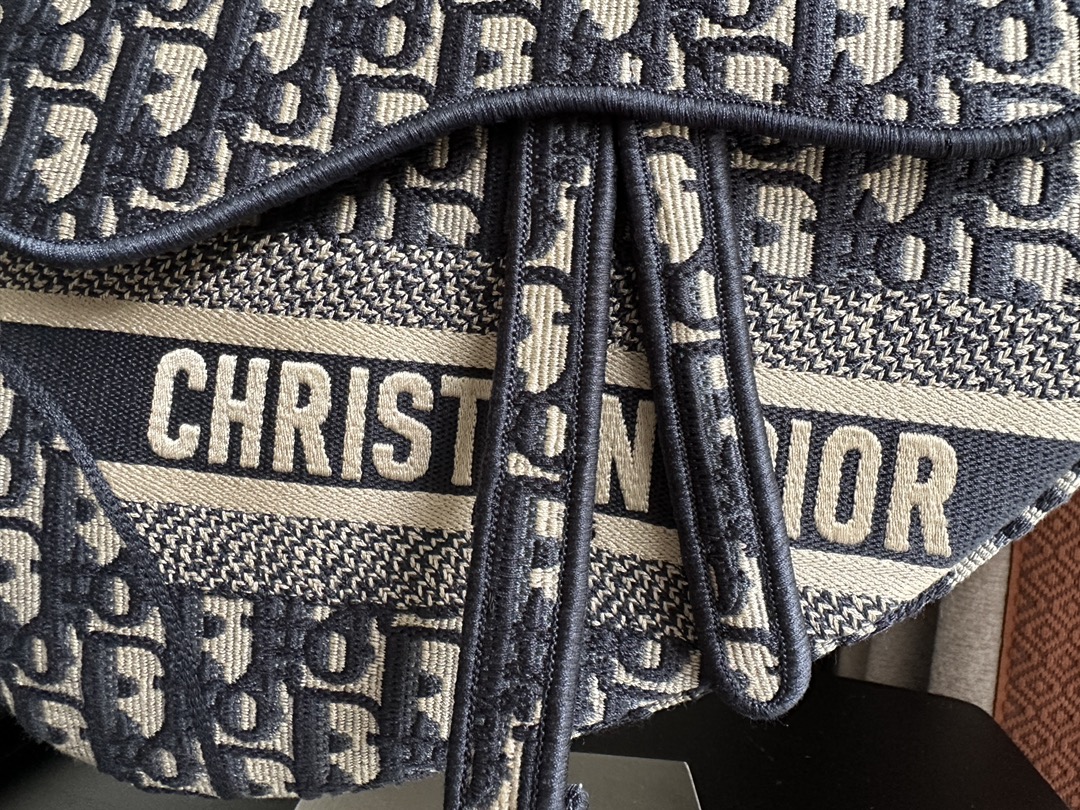 CD New single shoulder bag