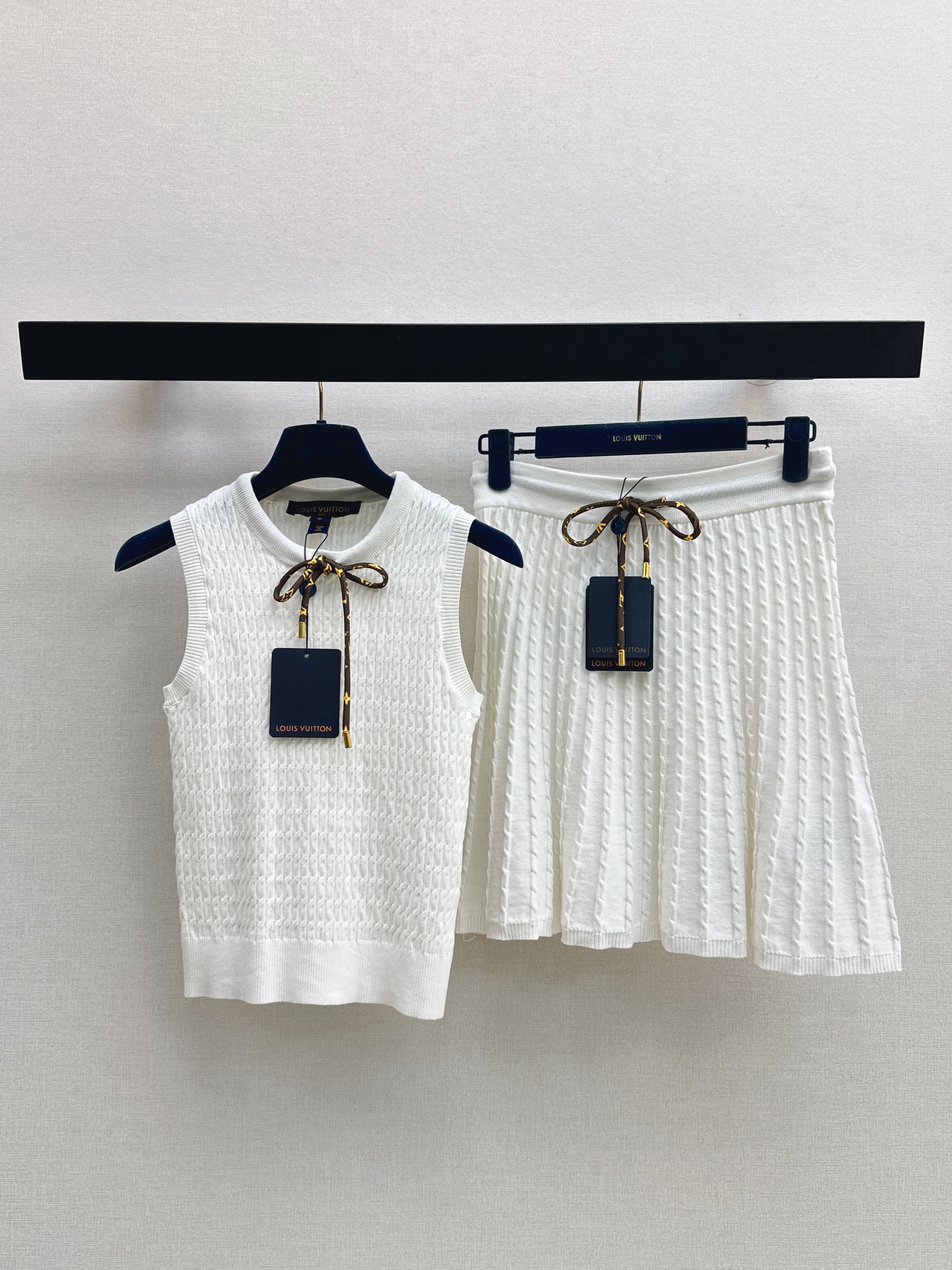 Louis New Knit Vest+Pleated Skirt Set