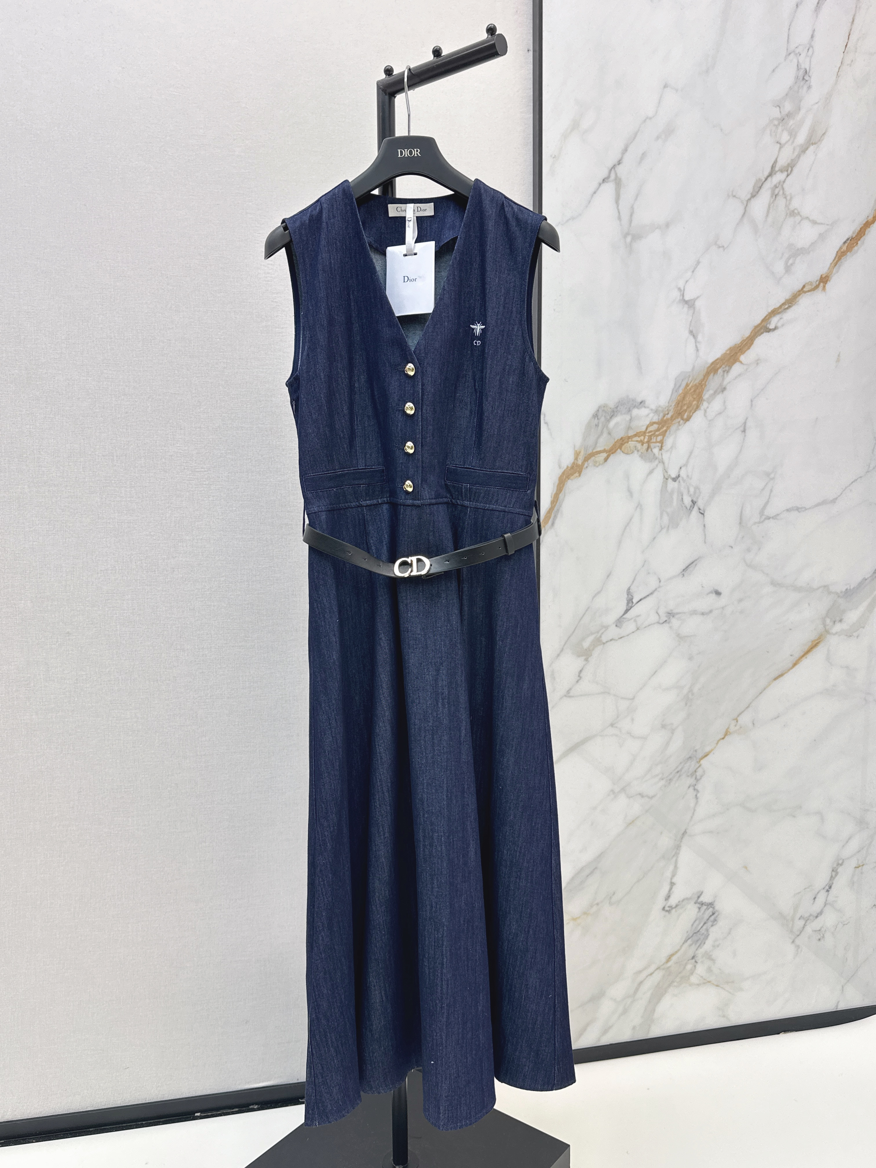 CD New sleeveless denim dress