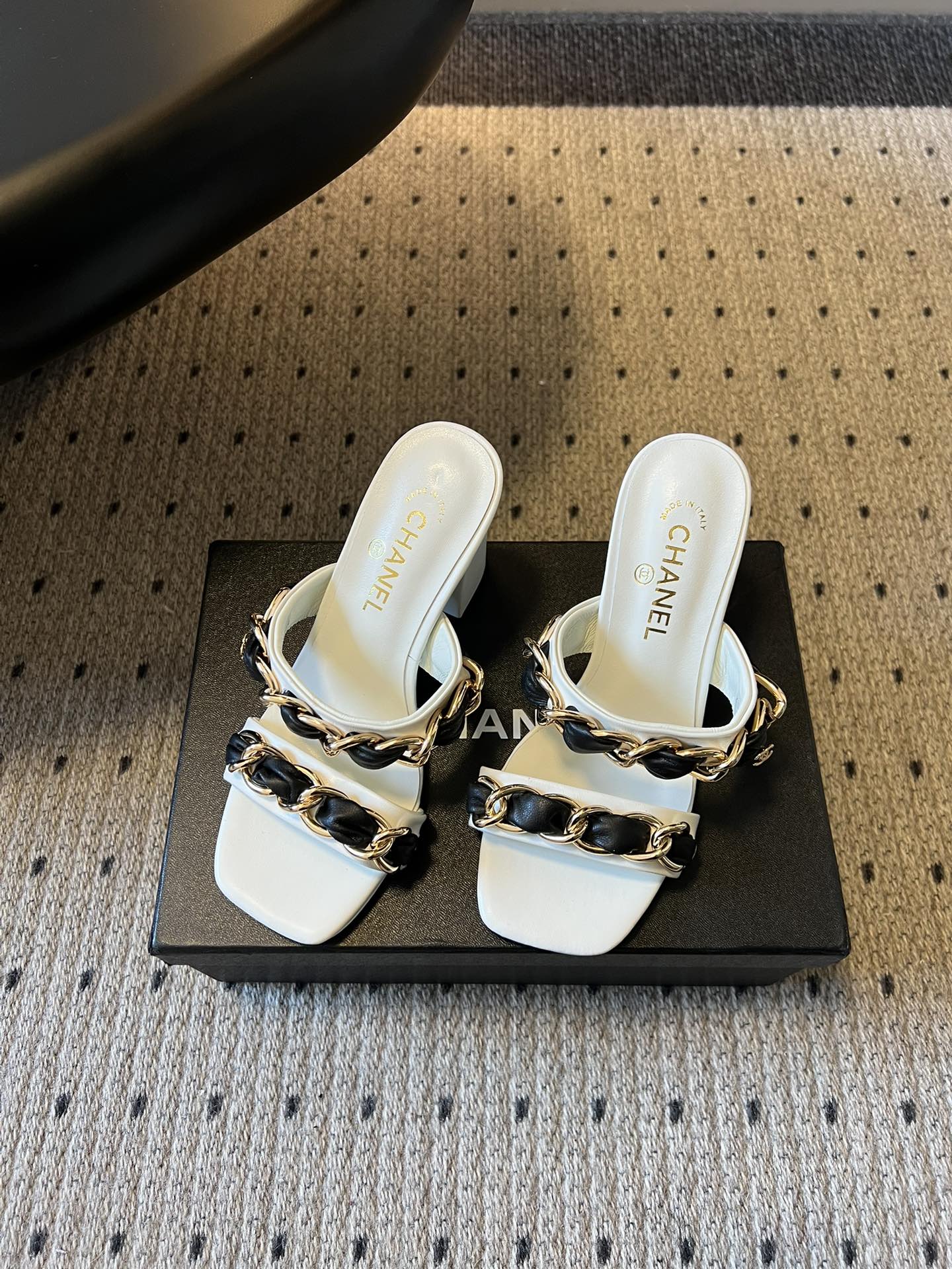 Chan New Square-toe chain high heels