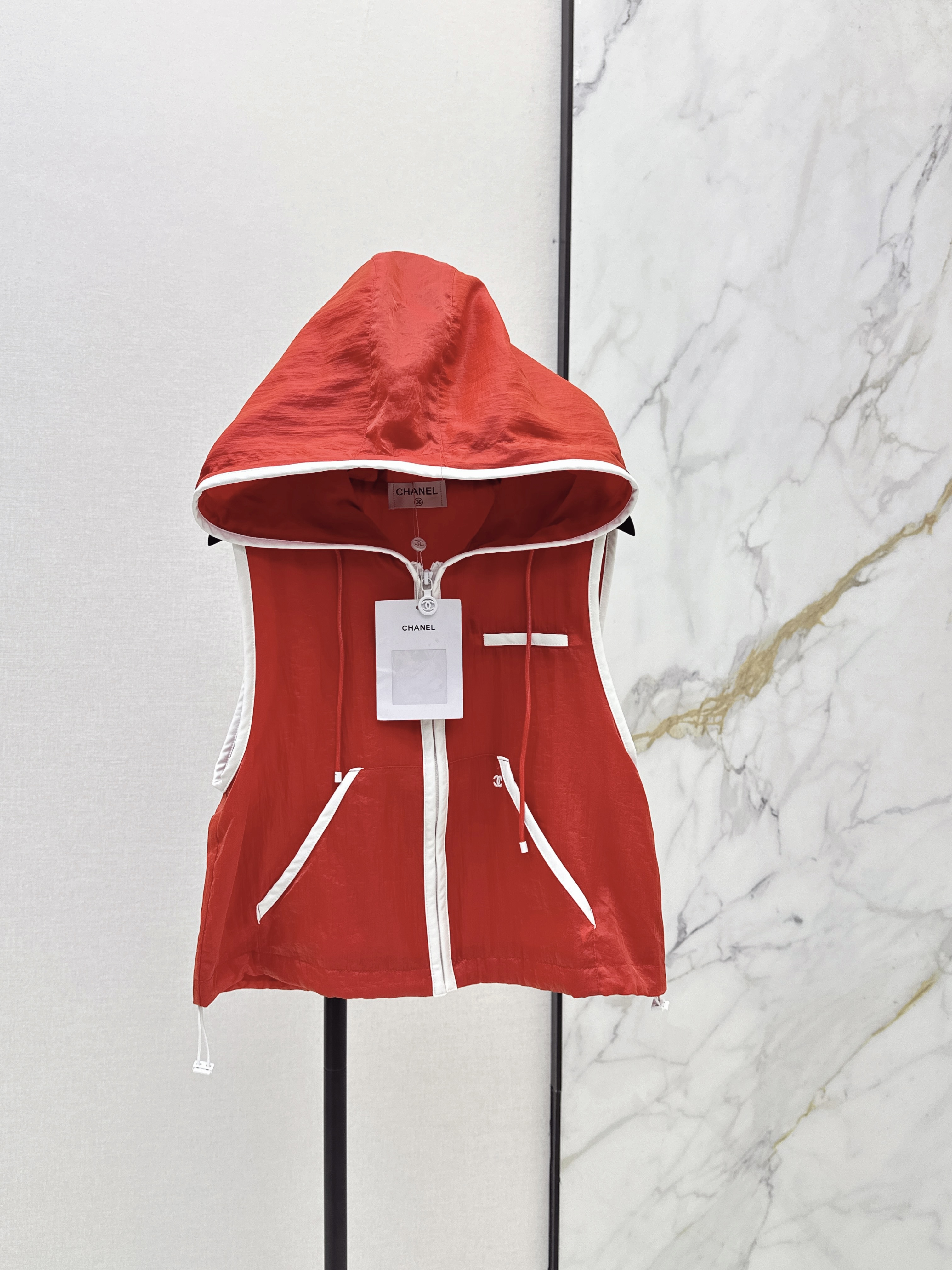 Chan New Hooded vest