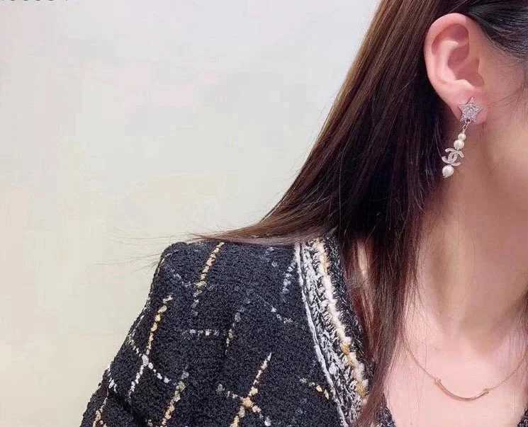 Chan New star earrings