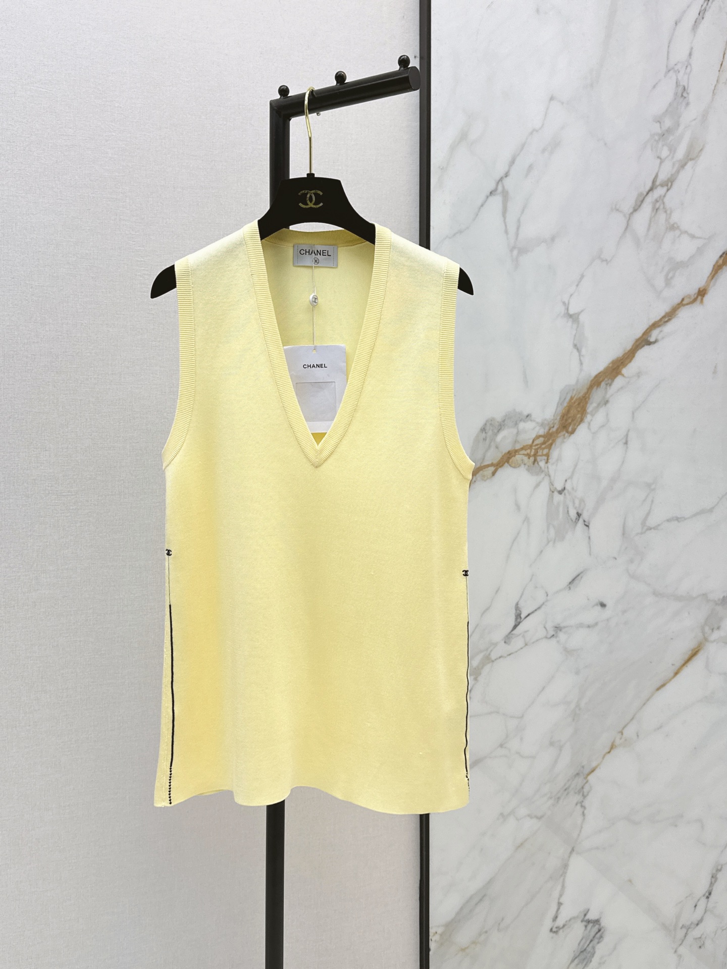 Chan New Sleeveless knitted vest