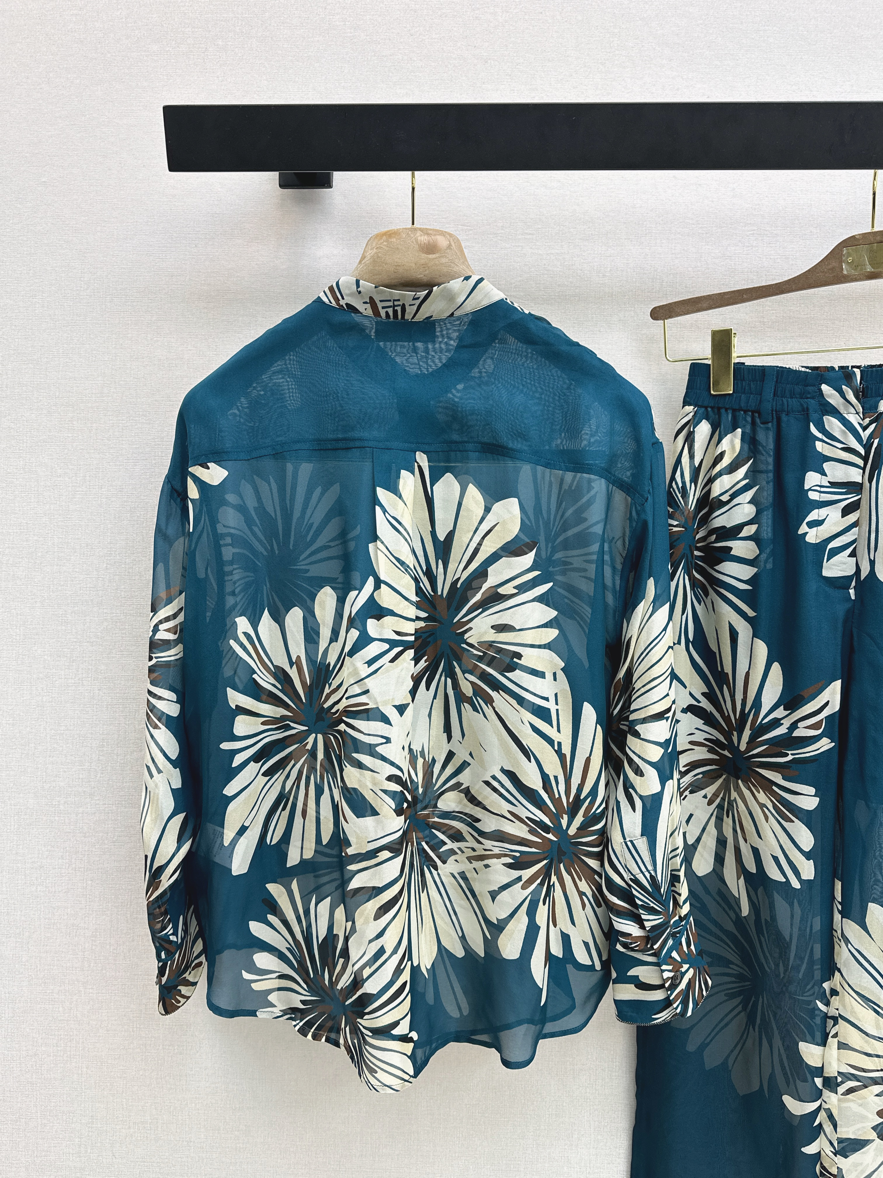 Brun New printed silk suit