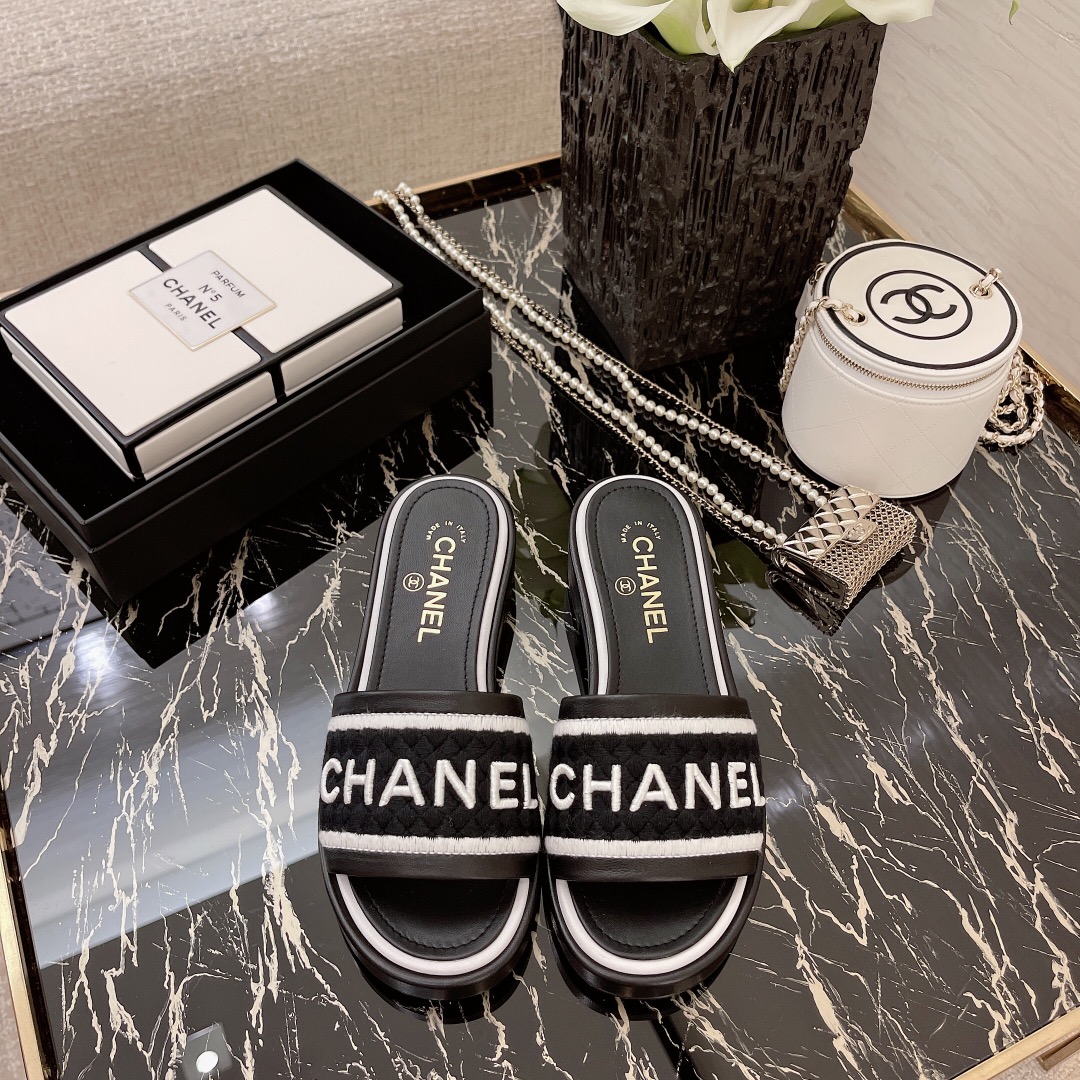 Chan New cool slippers