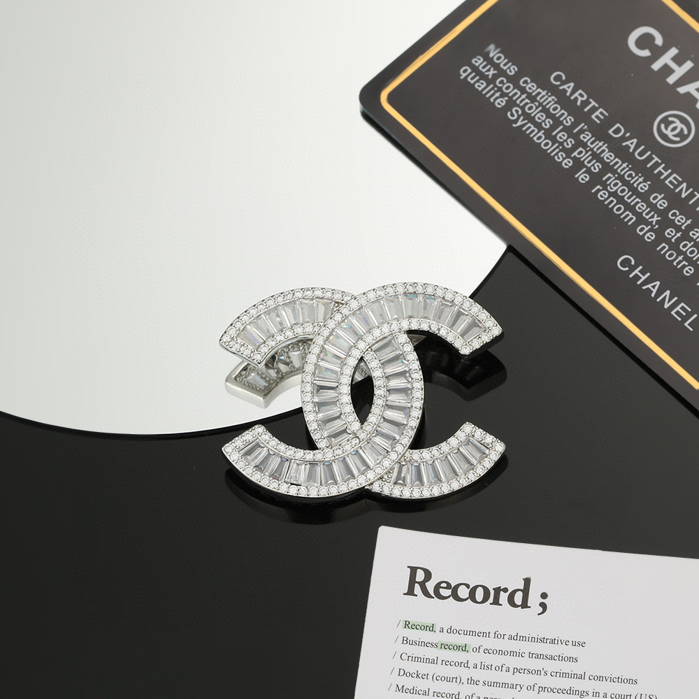 Chan New brooch