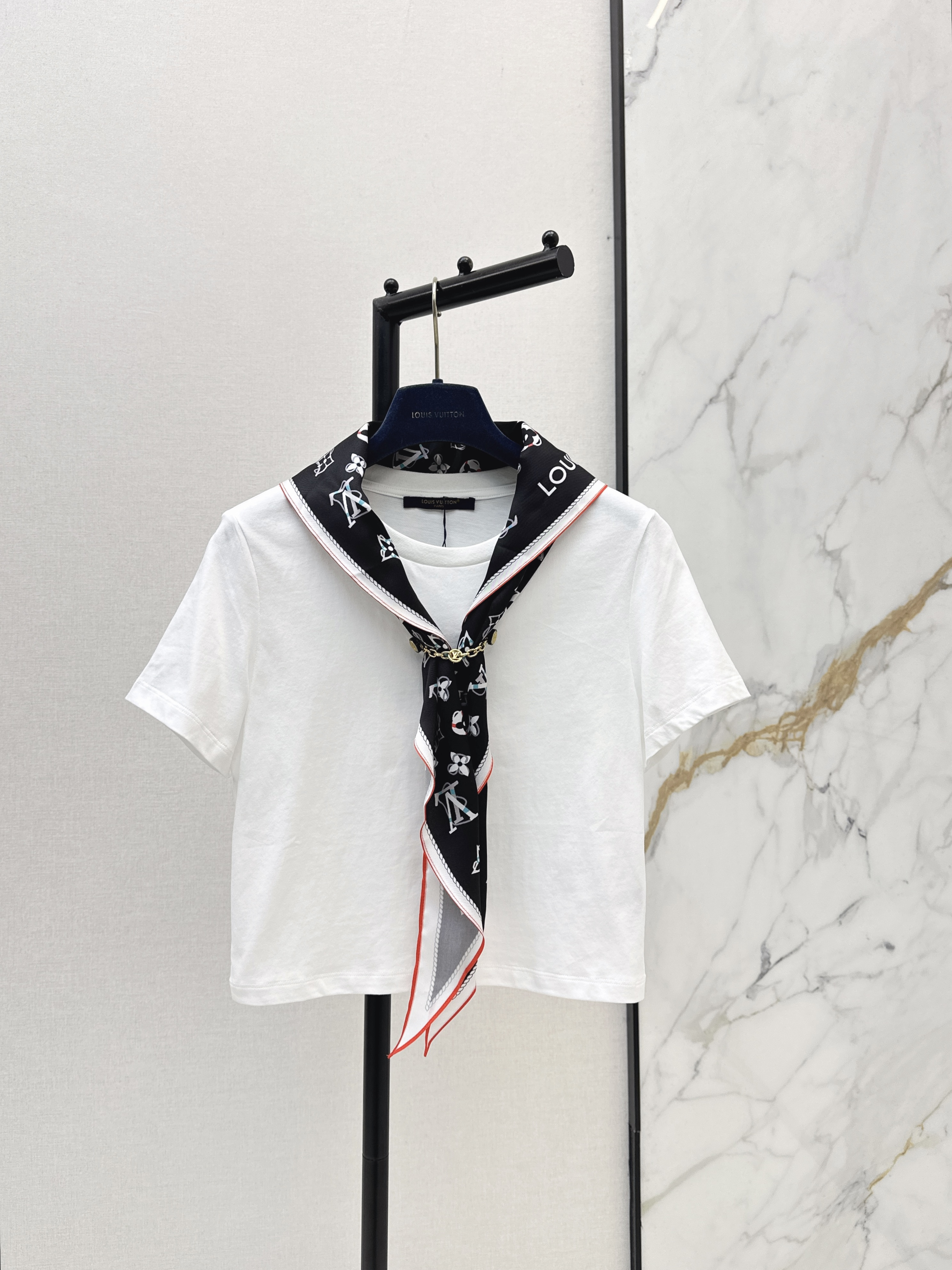 Louis New print scraf t-shirt
