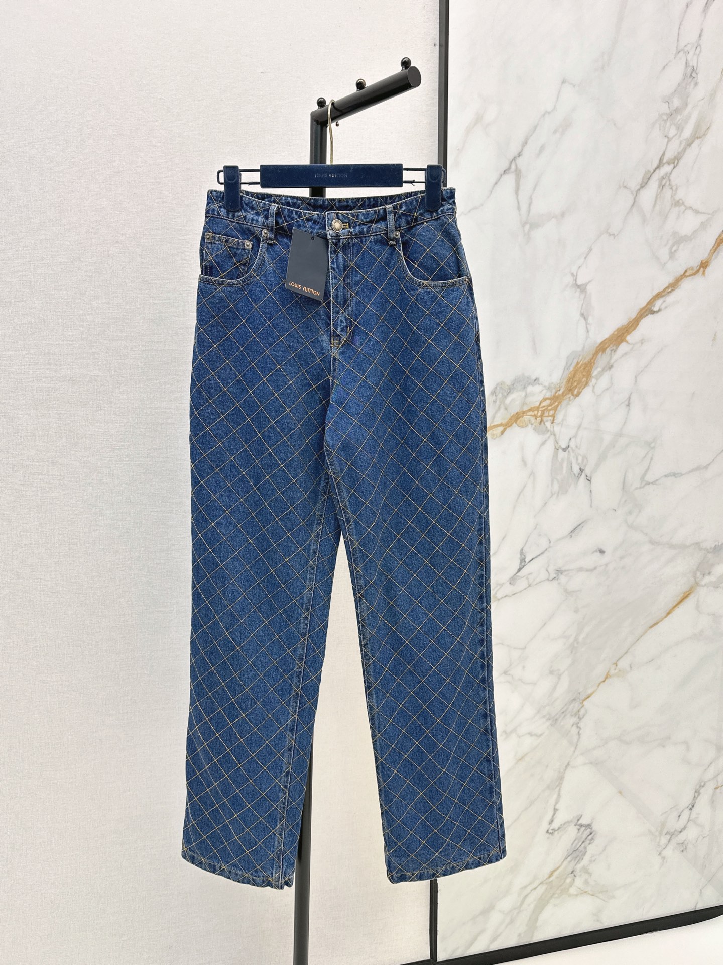 Louis New Jeans