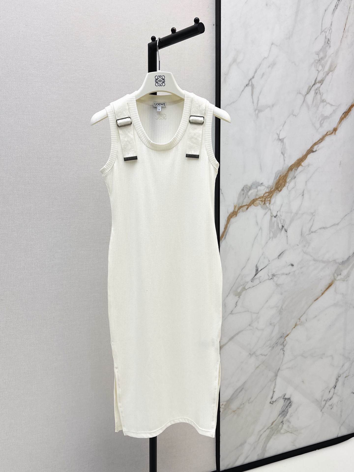Loe New sleeveless knit dress