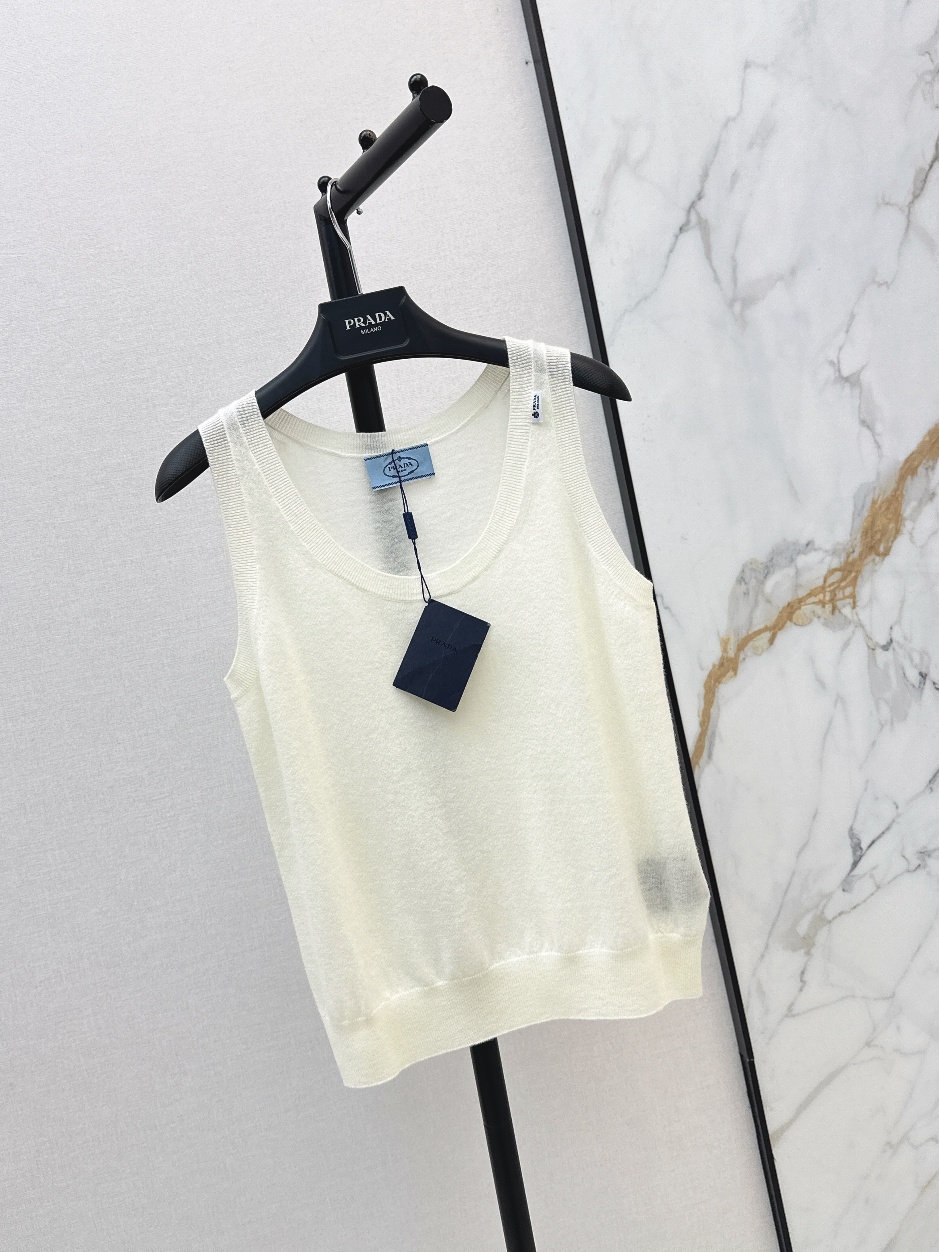 Pra New U-neck knitted vest
