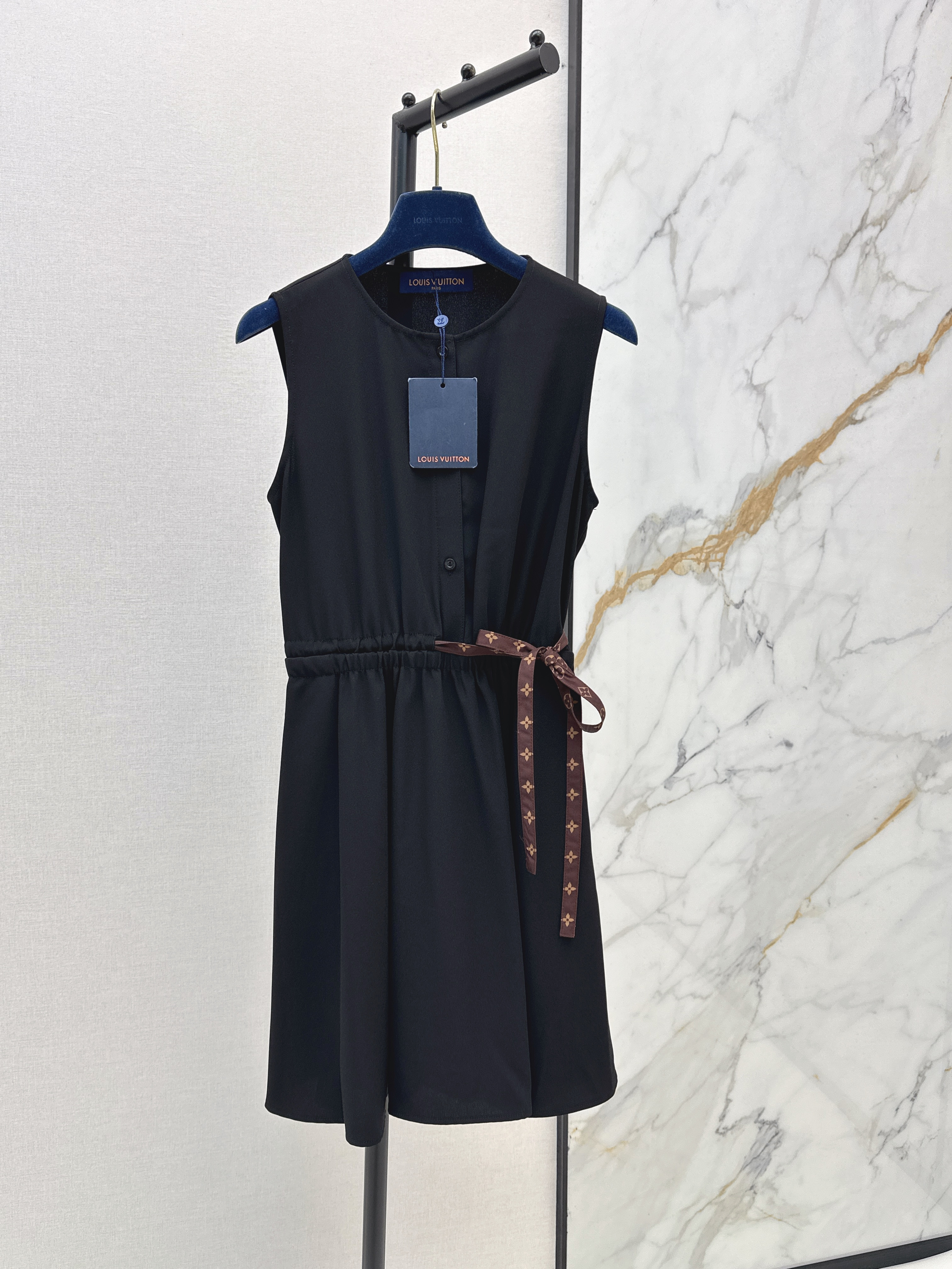 Louis New drawstring sleeveless dress