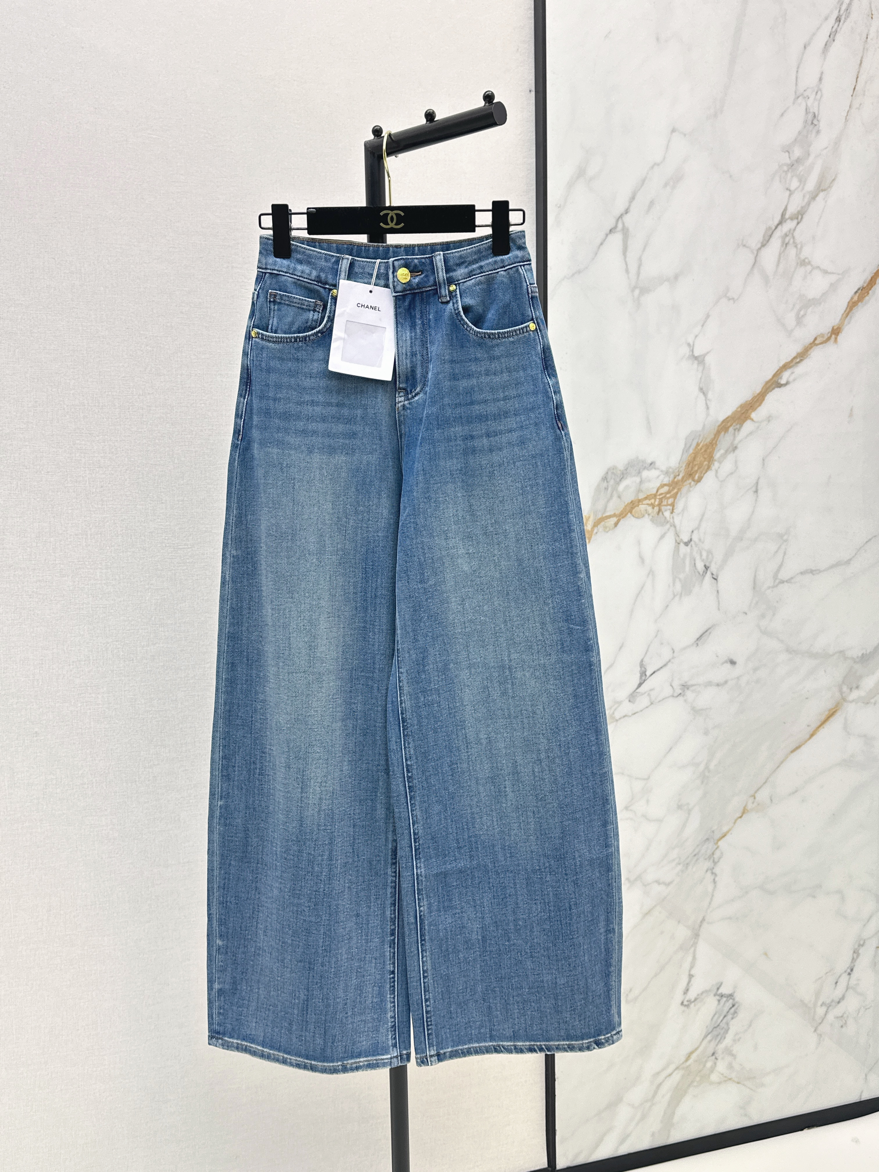 Chan New Straight-leg jeans