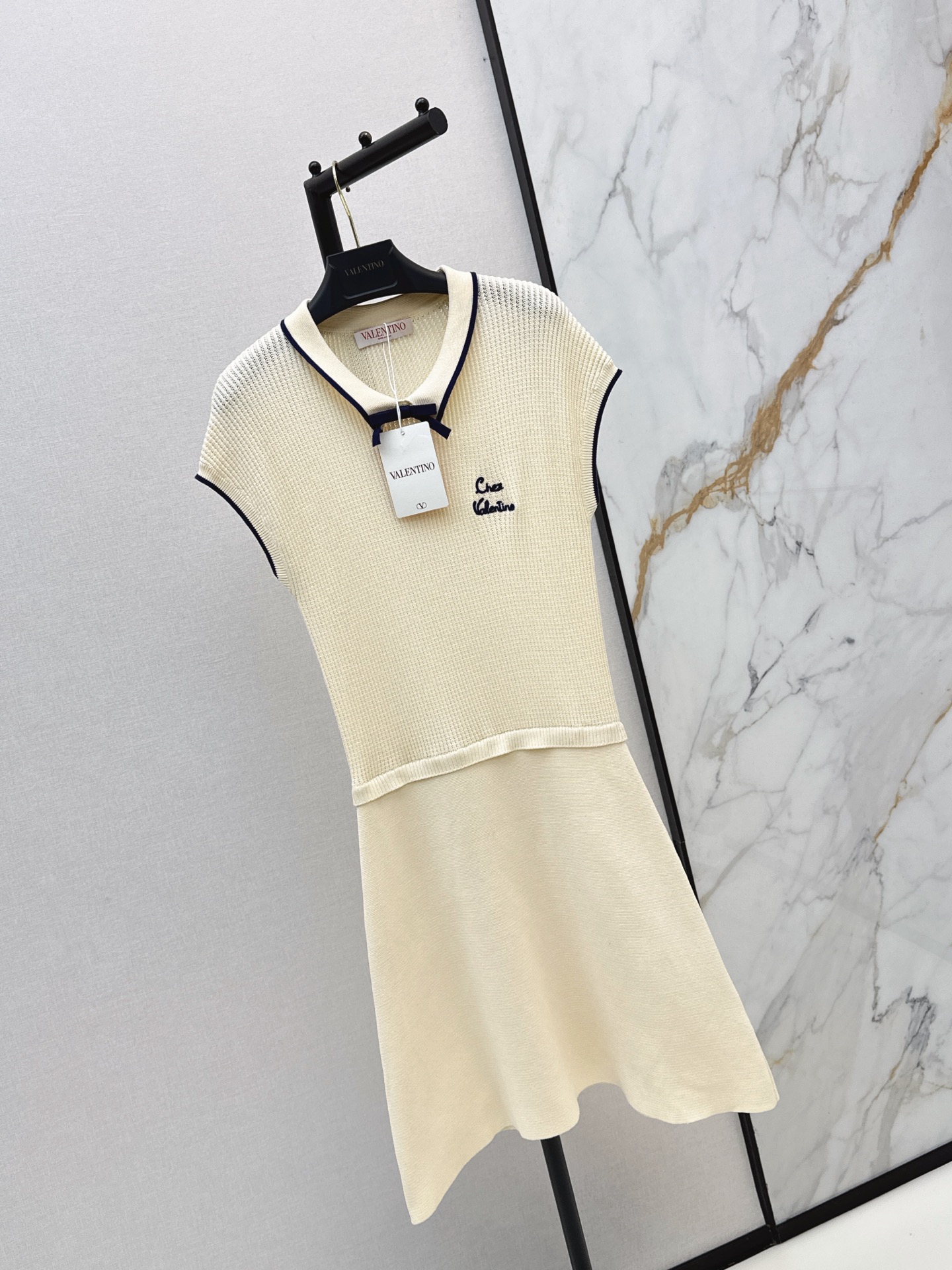 Val New Knitted short-sleeve dress