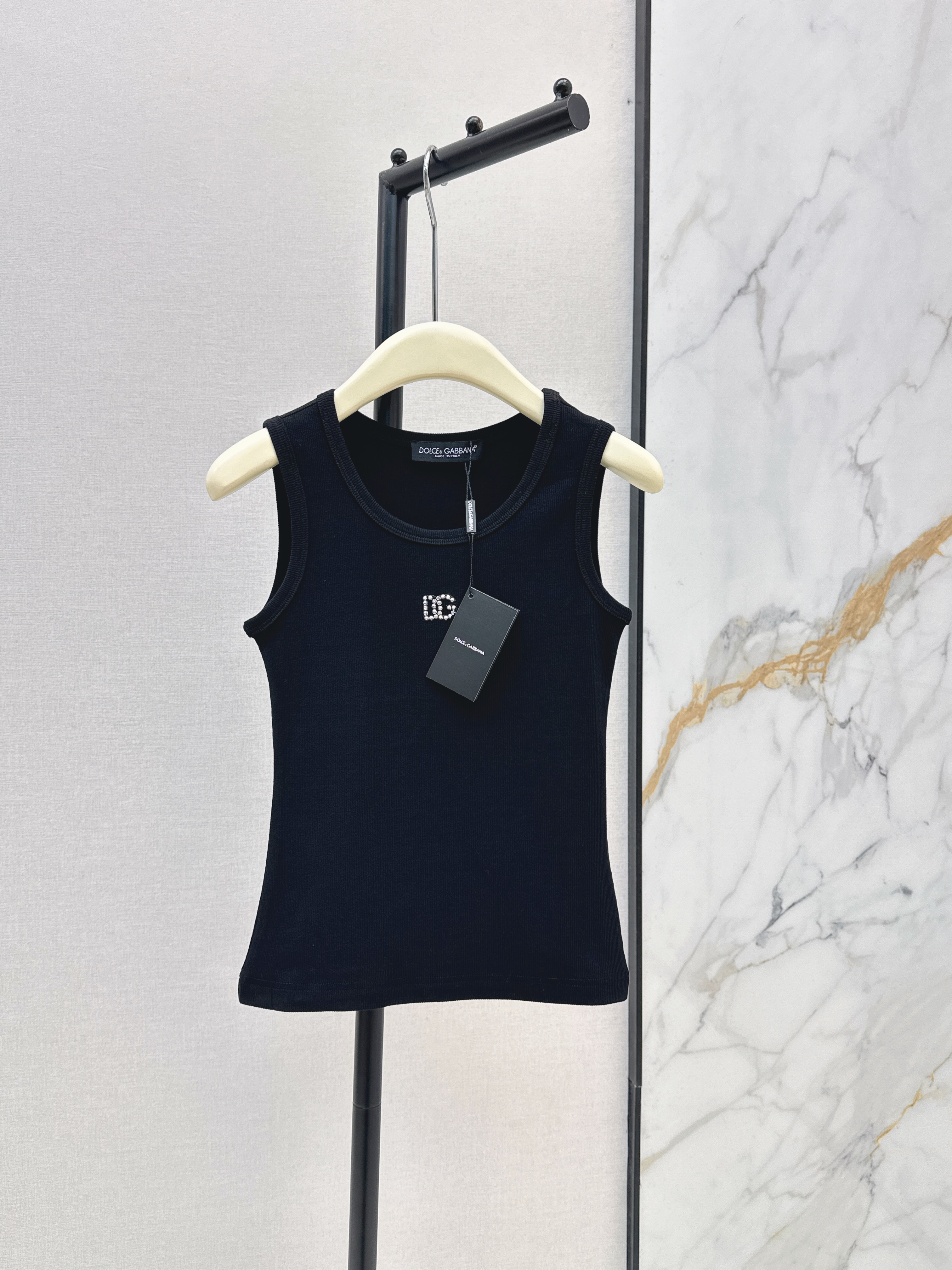 Dolc New Vest