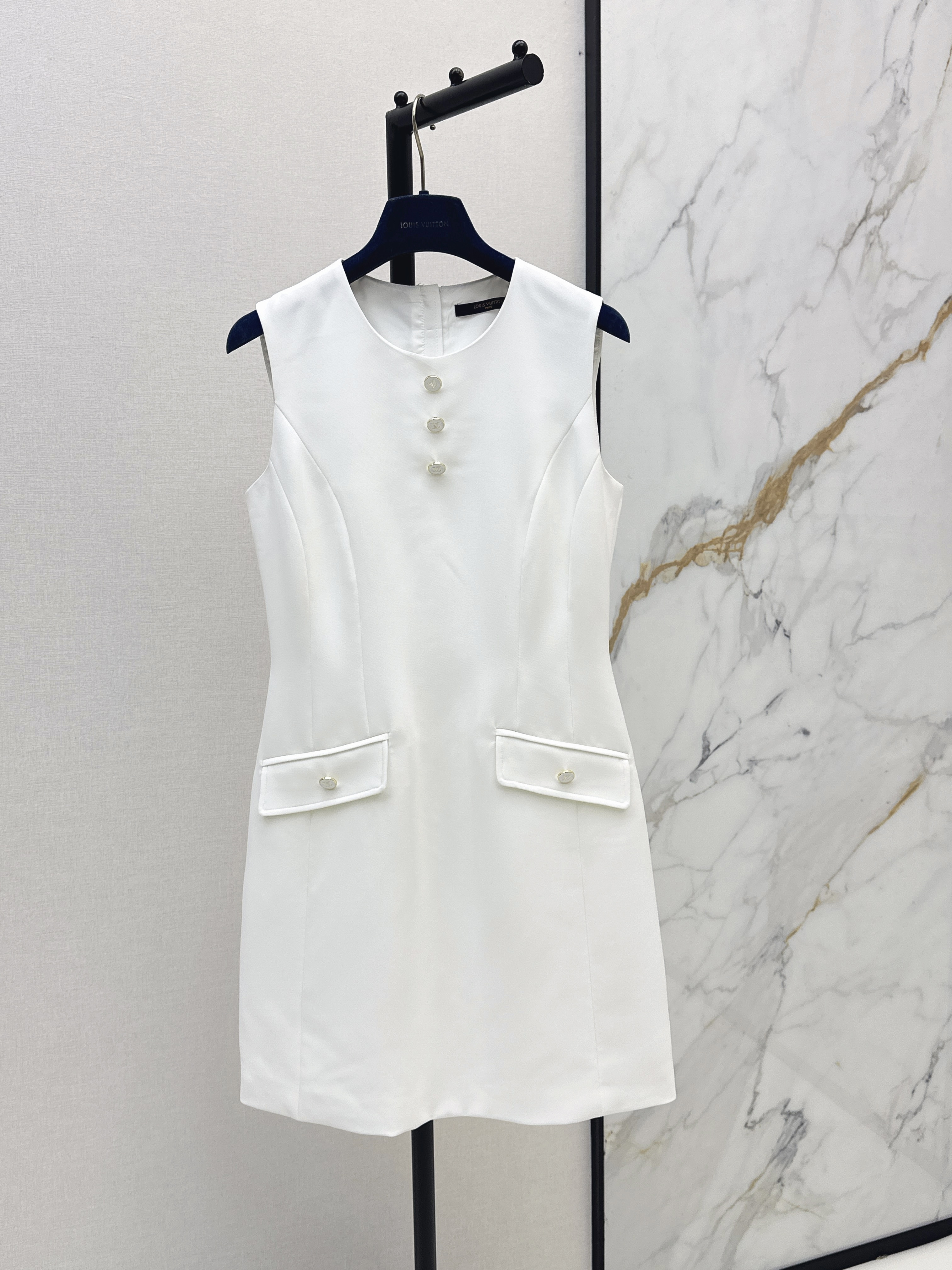 Louis New Sleeveless dress