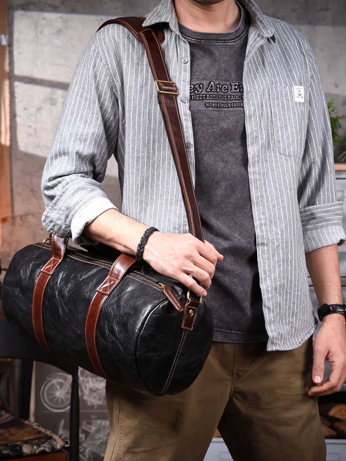 Vintage Black Leather Cylinder Duffle Bag - Timeless Craftsmanship for the Modern Traveler