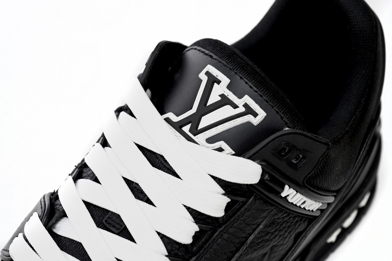 Pkkicks God Batch LOUIS VUITTON Trainer All Black Embossing 1AARER