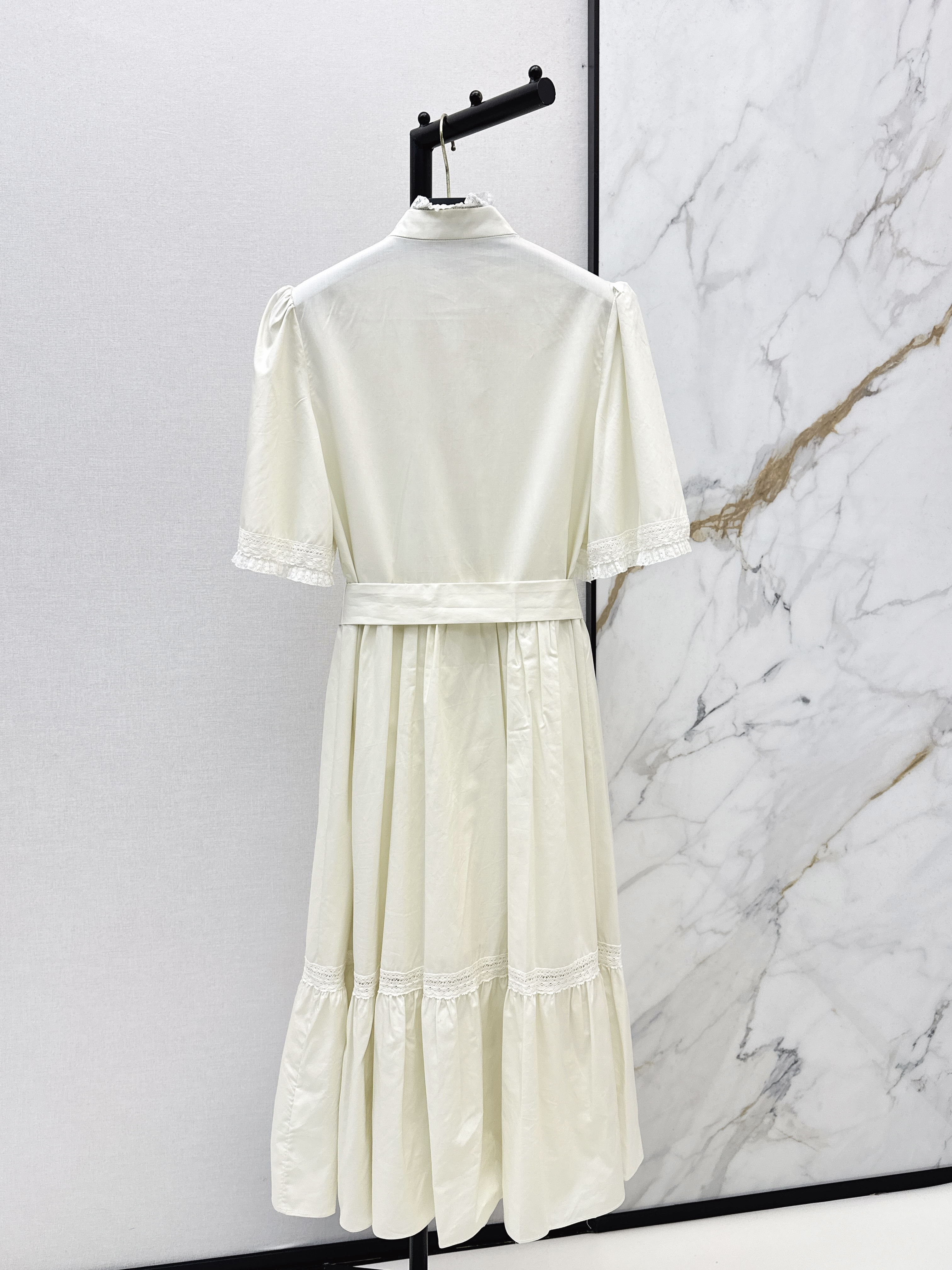 Valen New contract lace dress