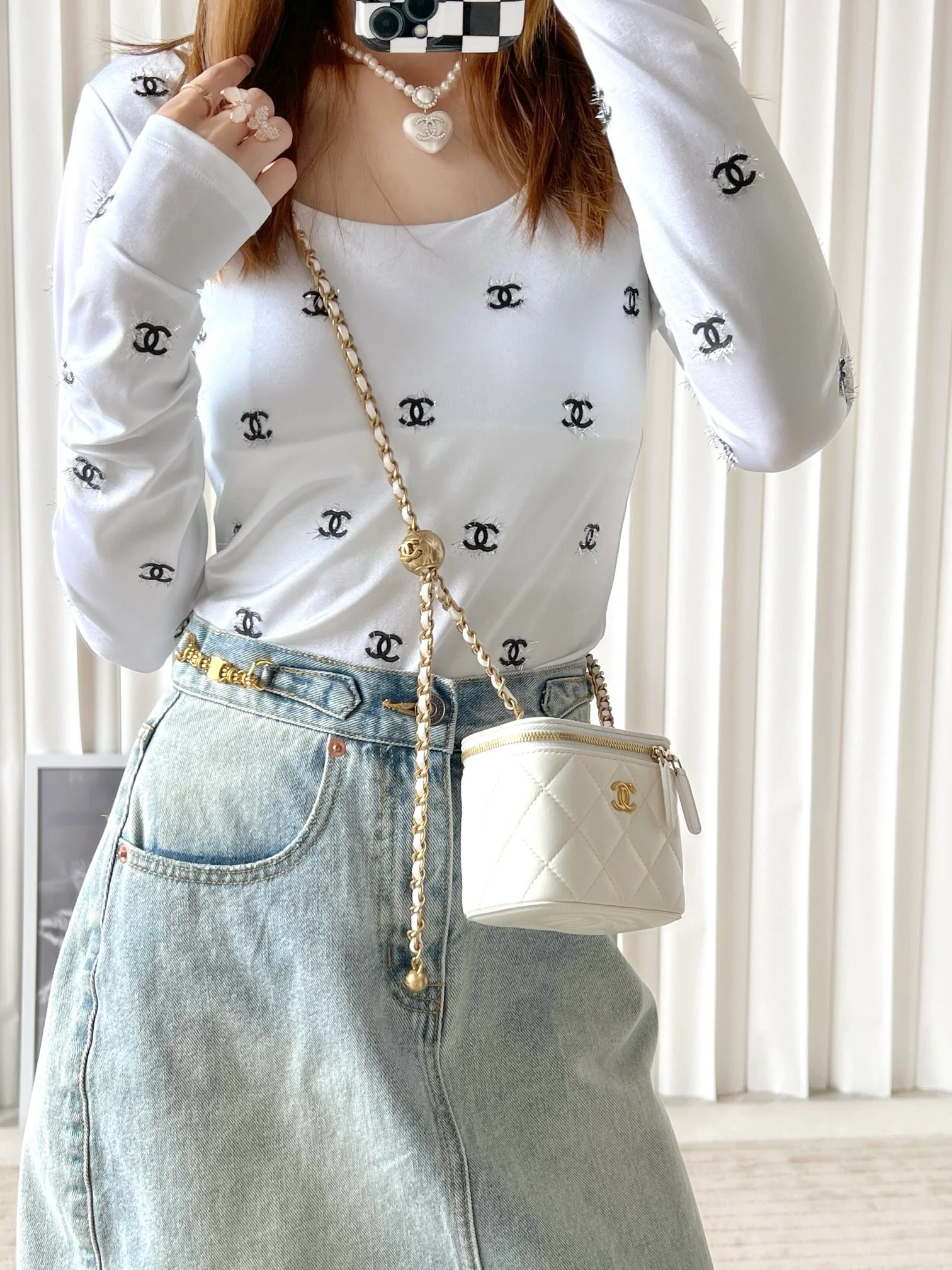 Chan New 23s Chain cosmetic bag