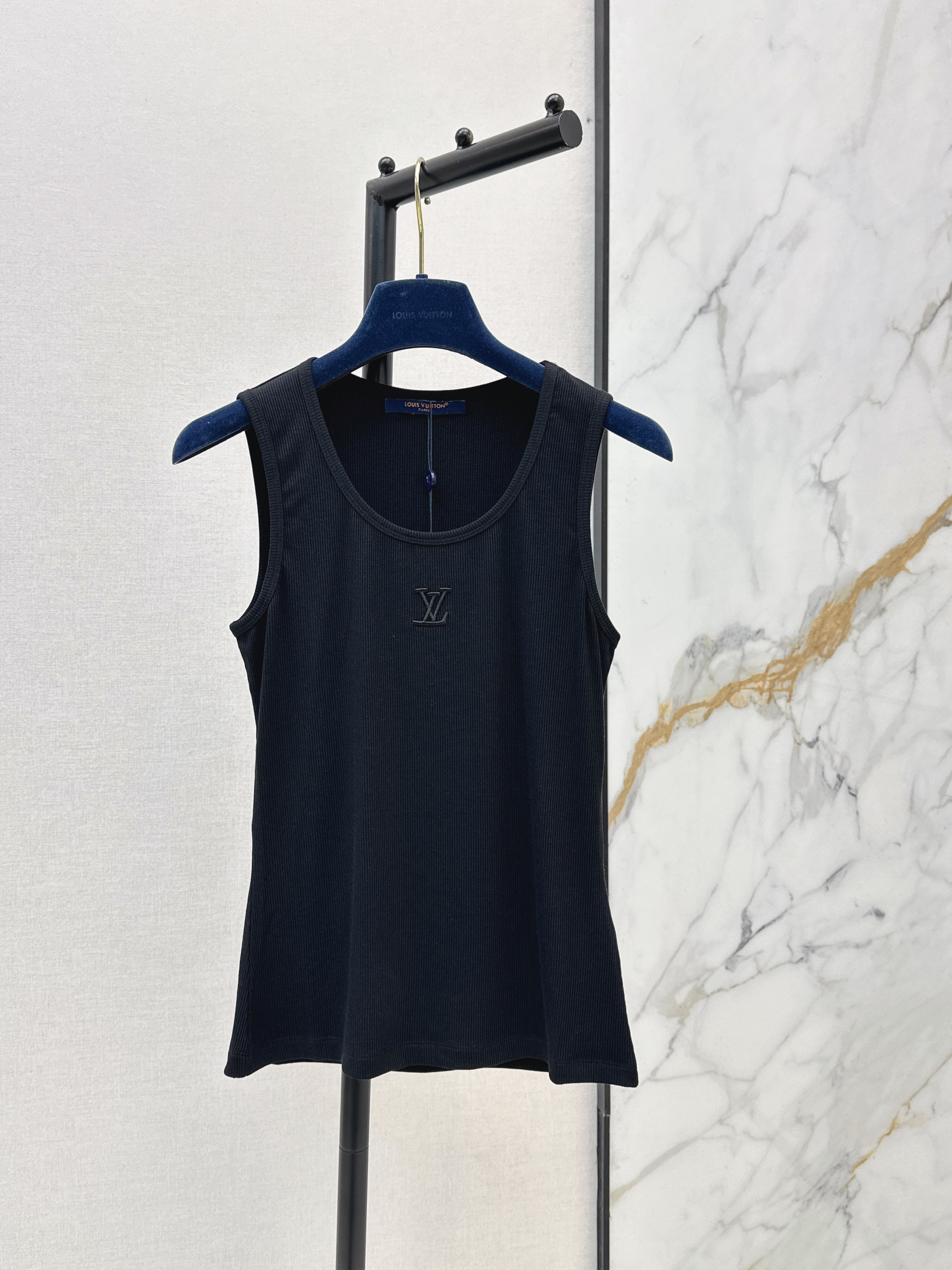 Louis New vest