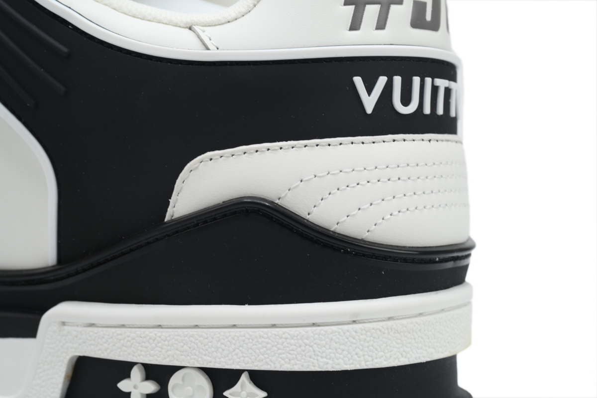 Pkkicks God Batch LOUIS VUITTON Trainer Black and White