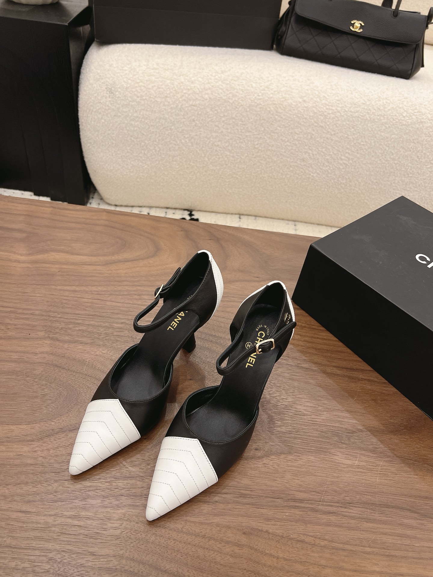 Chan New pointed high heels