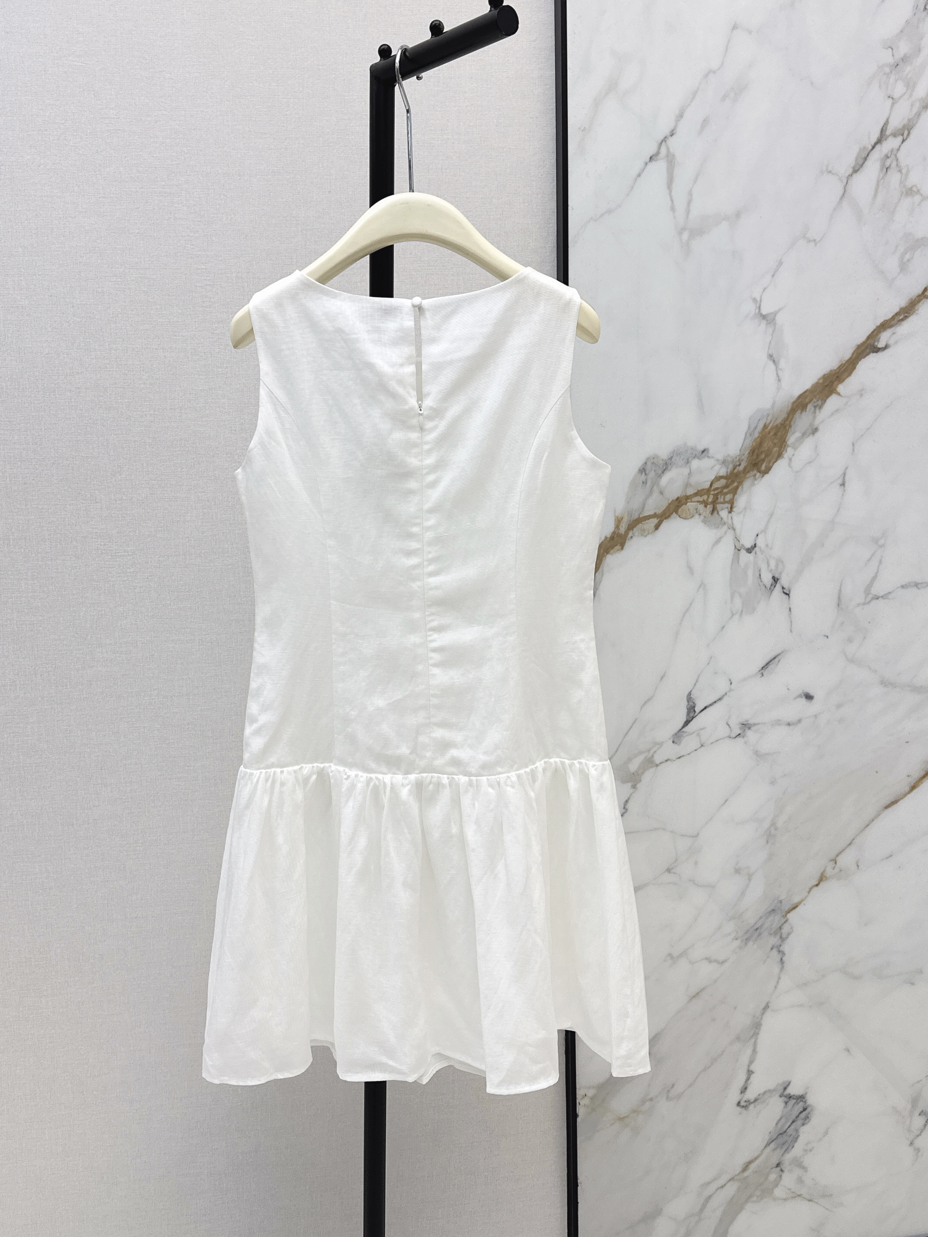 Ral New Sleeveless dress