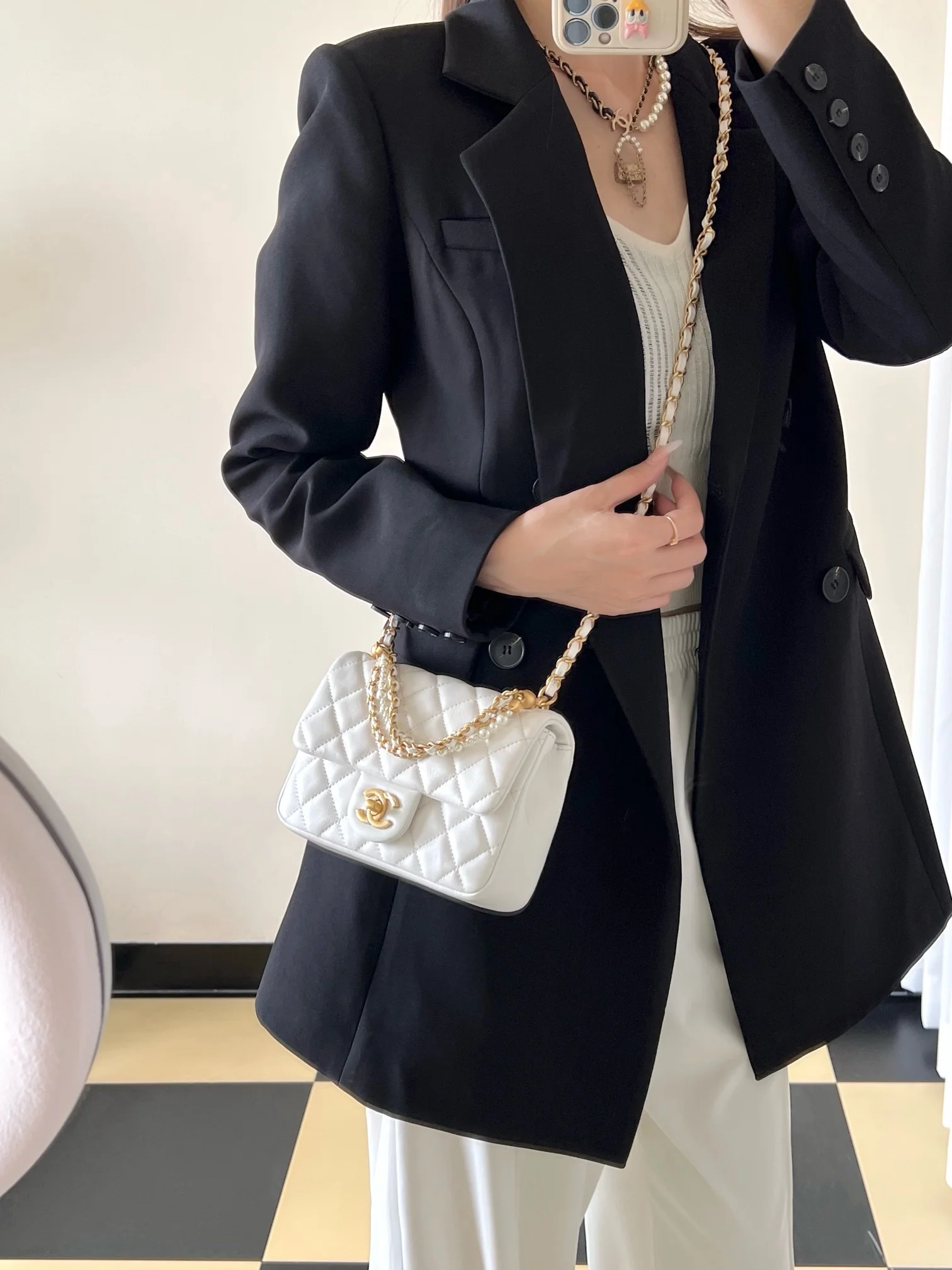 Chan New 24p Pearl chain flap bag