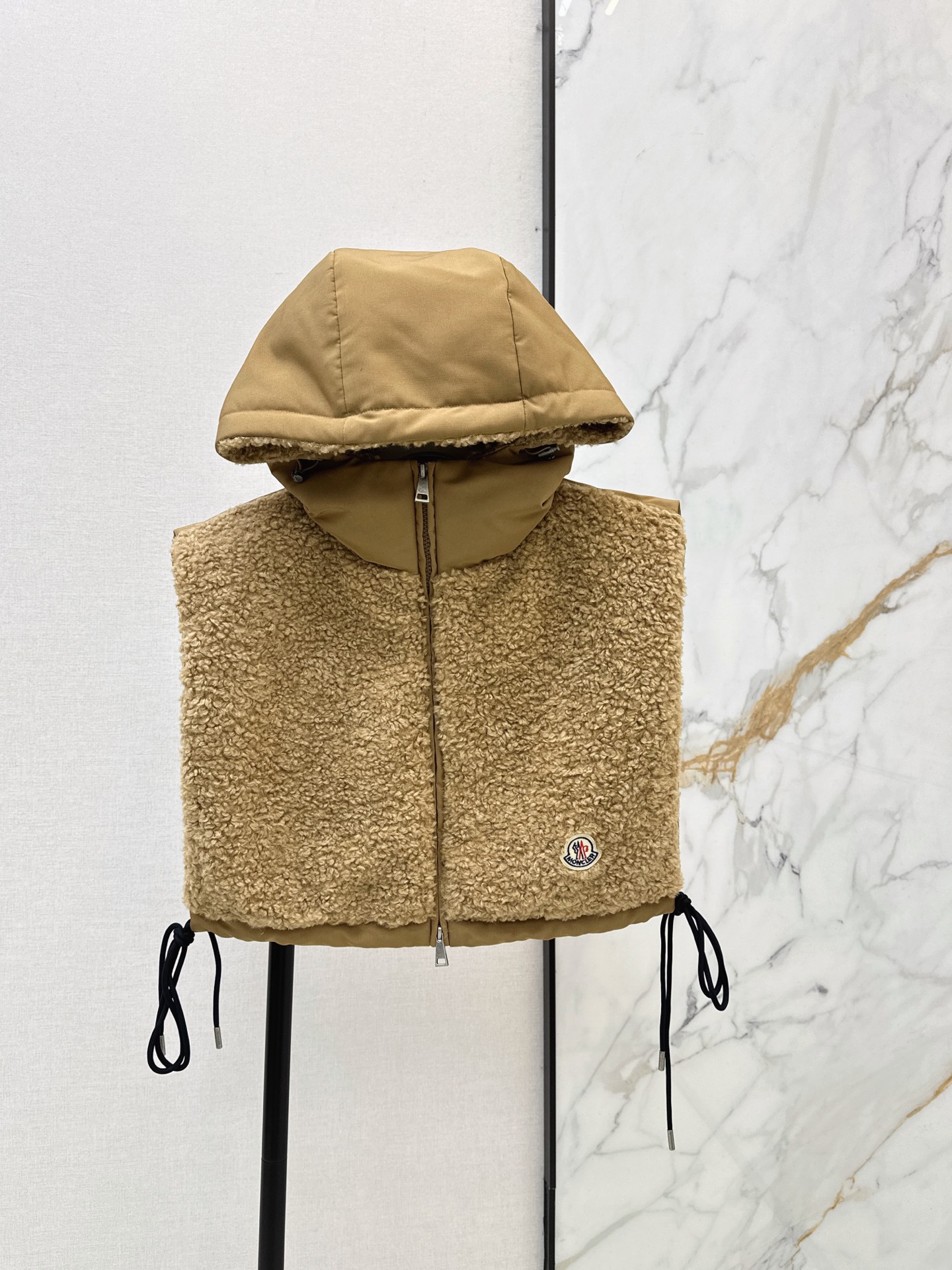 Monc New Hooded down vest