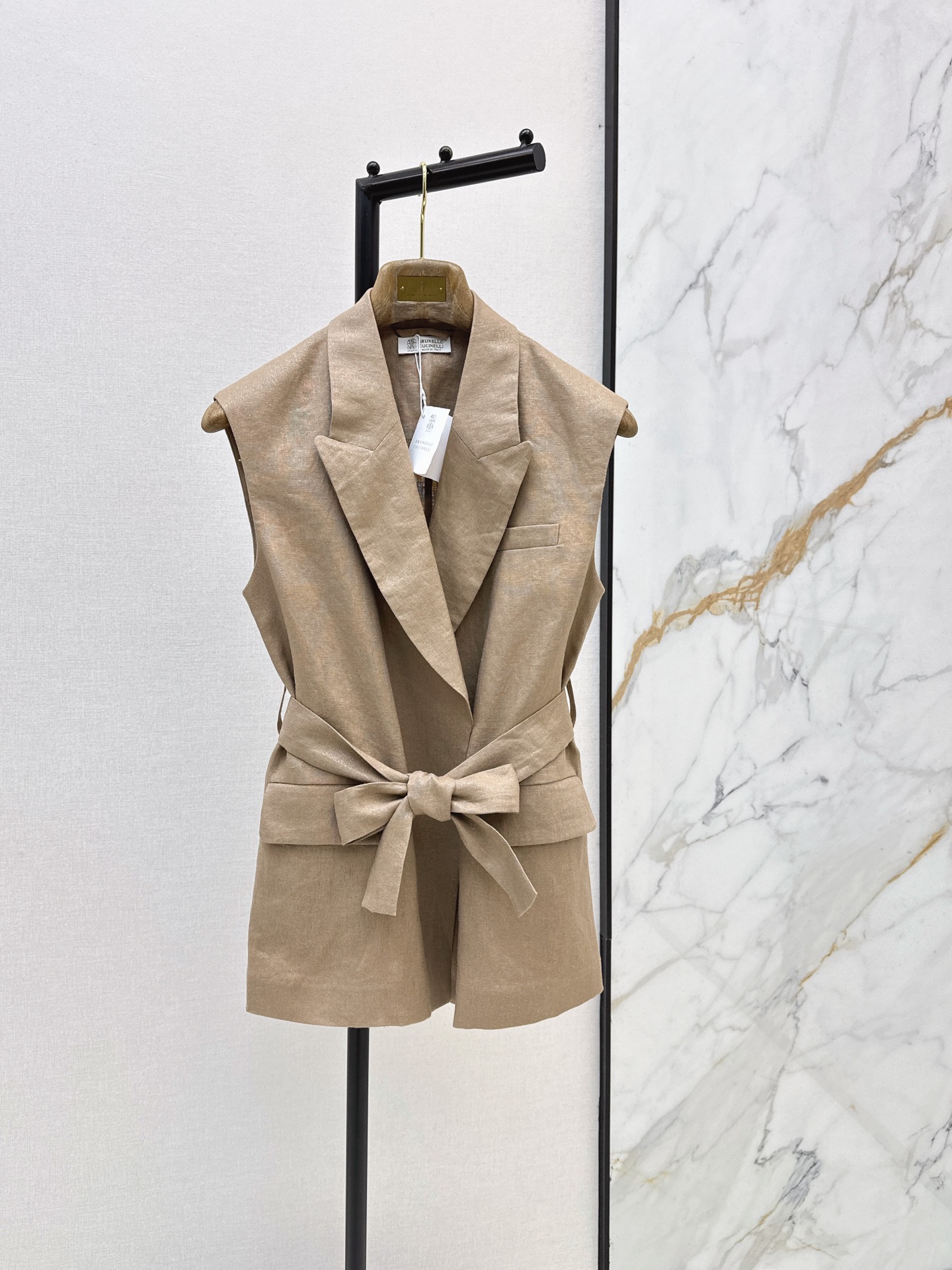 Brun New Fitted waist suit vest