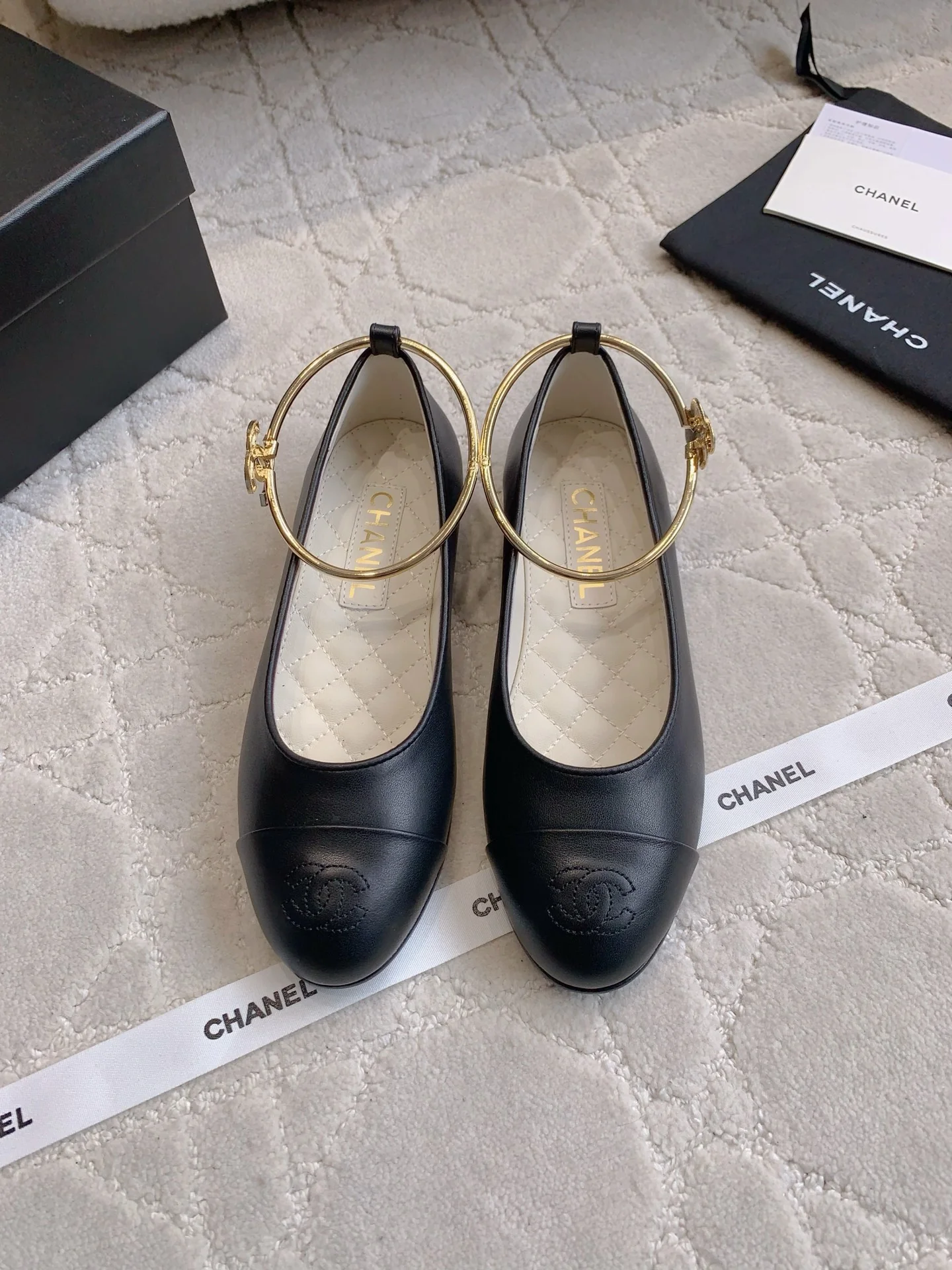 Chan New  flat shoes