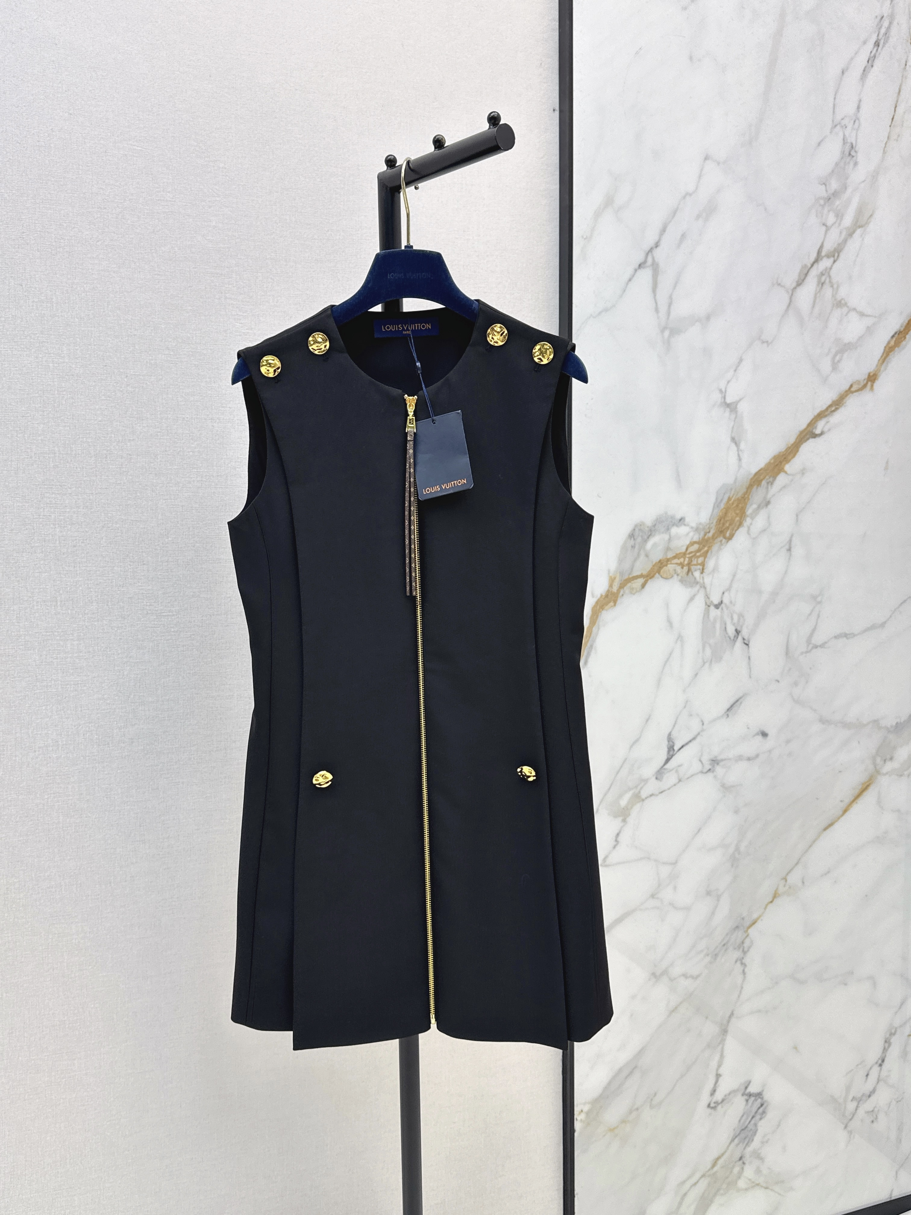 Louis New 3D sleeveless dress