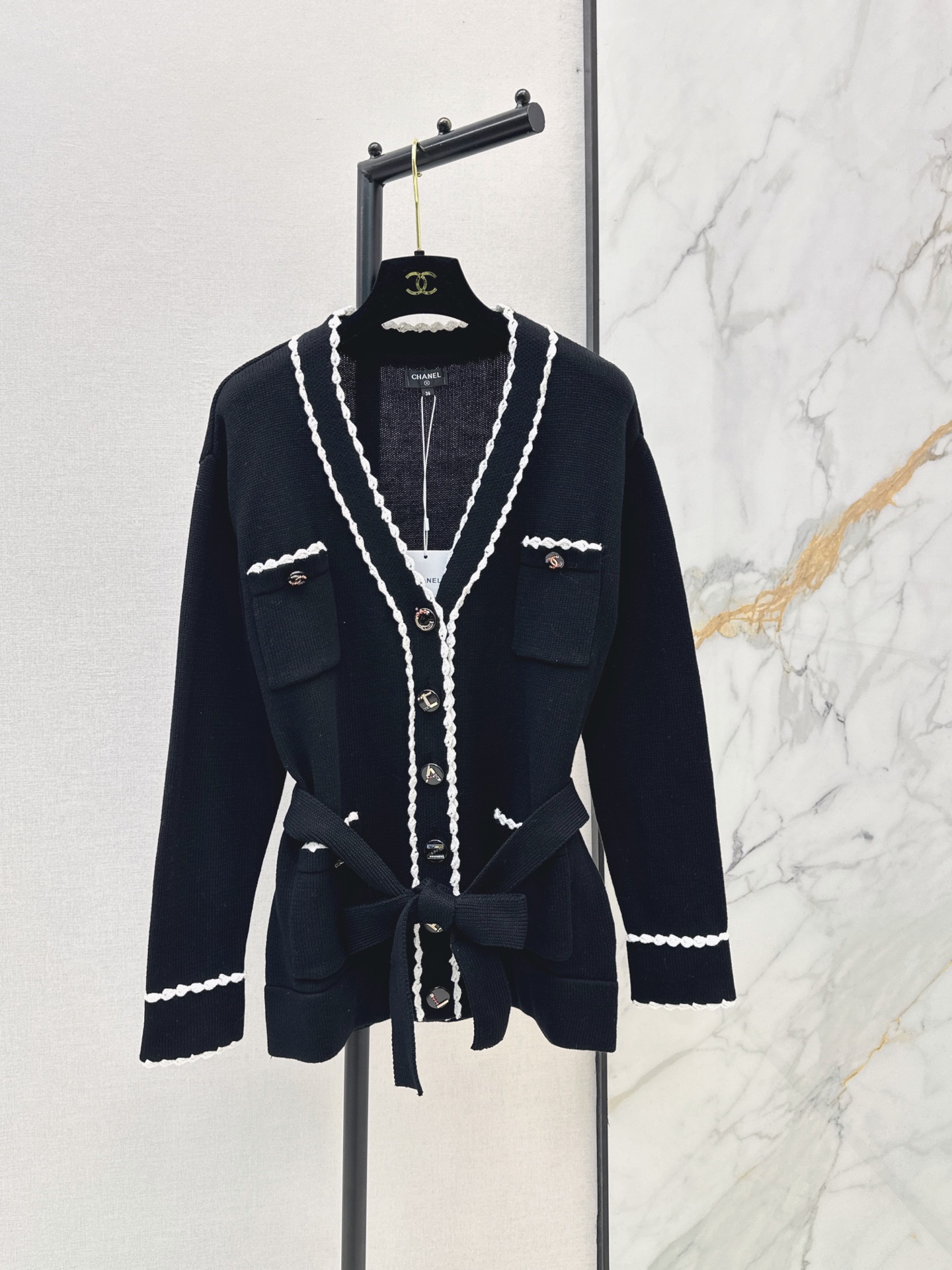 Chan New V-neck knitted cardigan