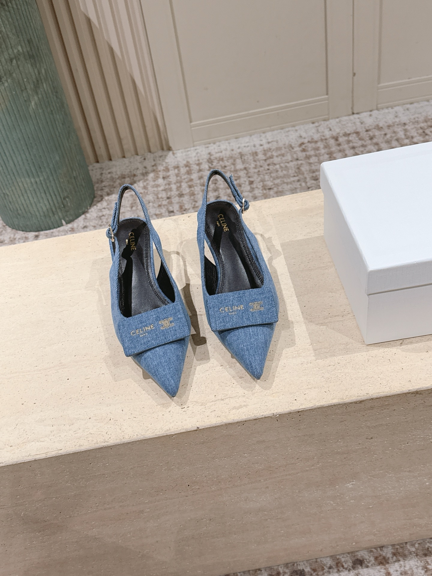 Celi New Pointed back strap with small high heels