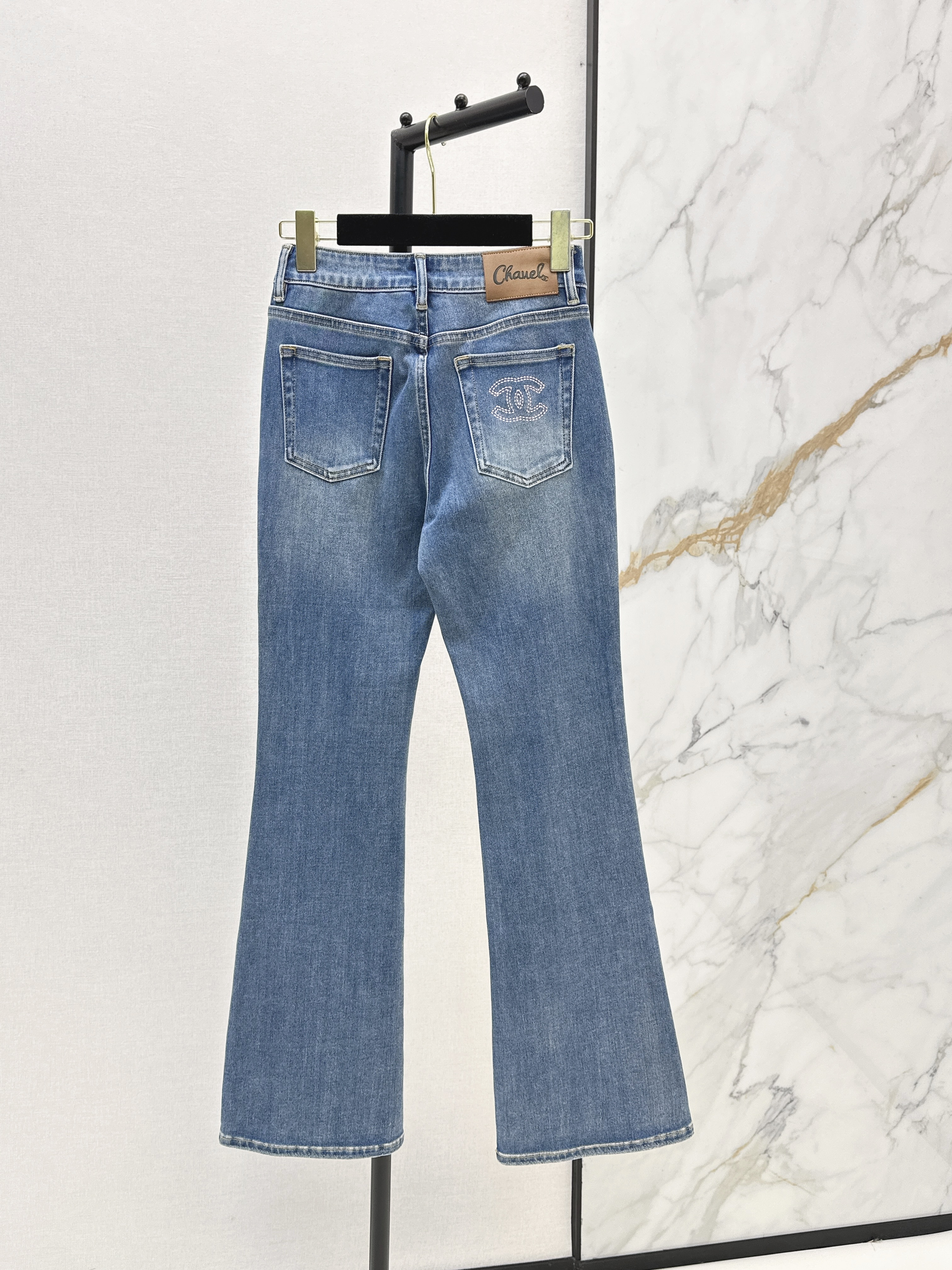 Chan New Flared jeans