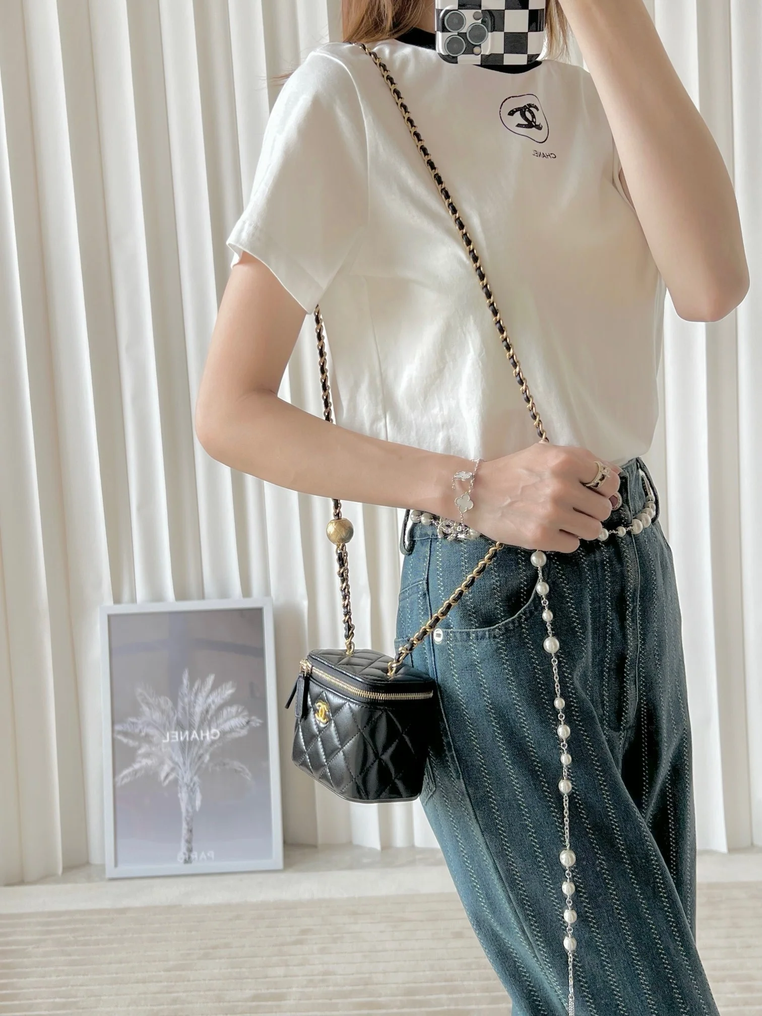 Chan New 23s Chain cosmetic bag