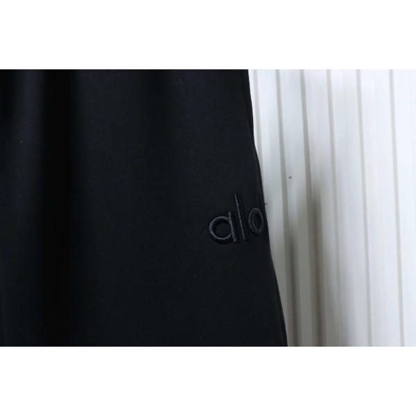 Alo Yoga Cuffed Sweatpants black