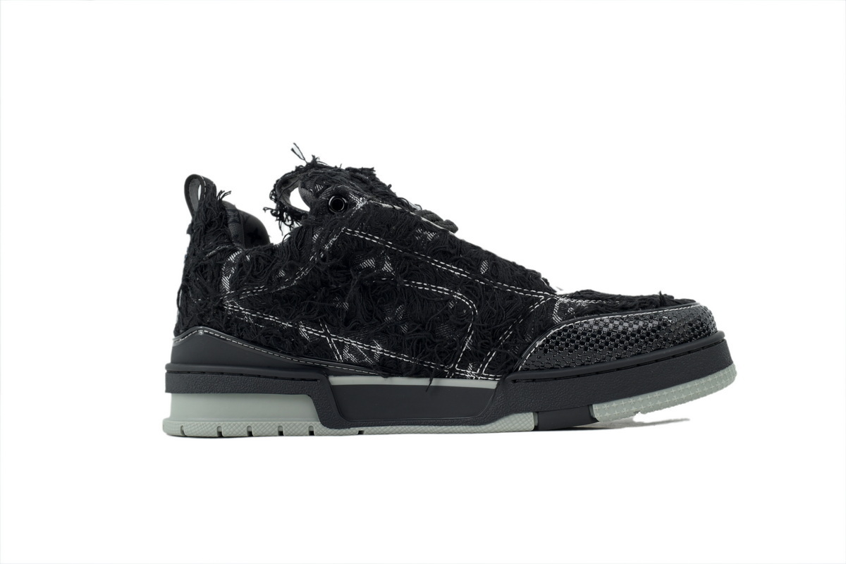 Pkkicks God Batch LOUIS VUITTON Plum Blossom Drill in Black