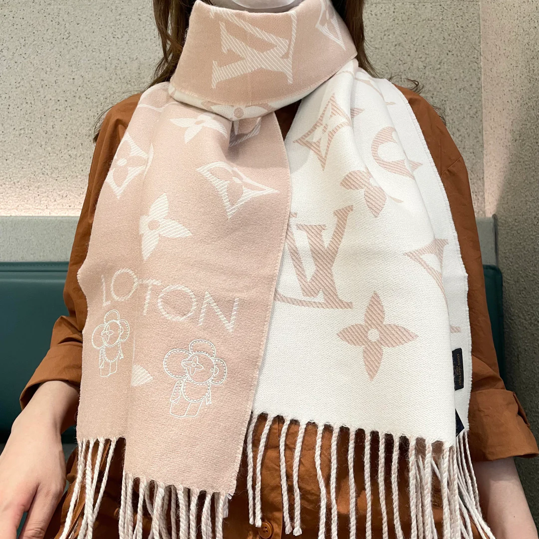 Louis New Scarf