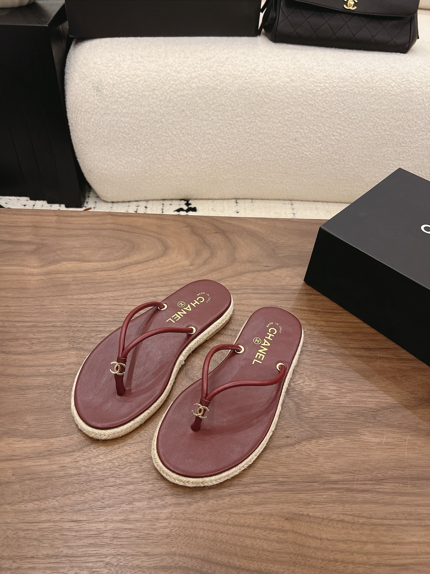 Chan New flip-flops