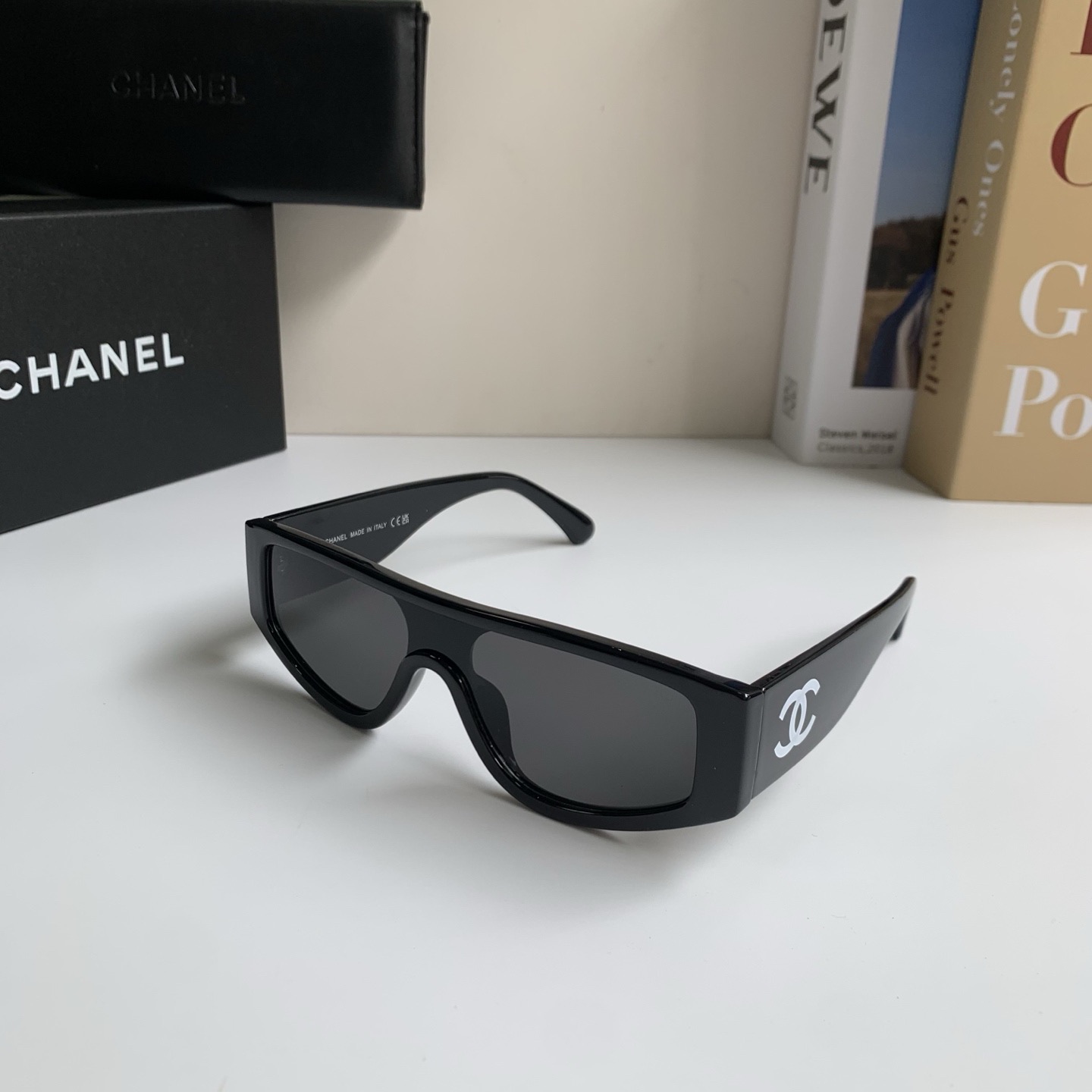 Chan New Simple and stylish cat-eye frame sunglasses