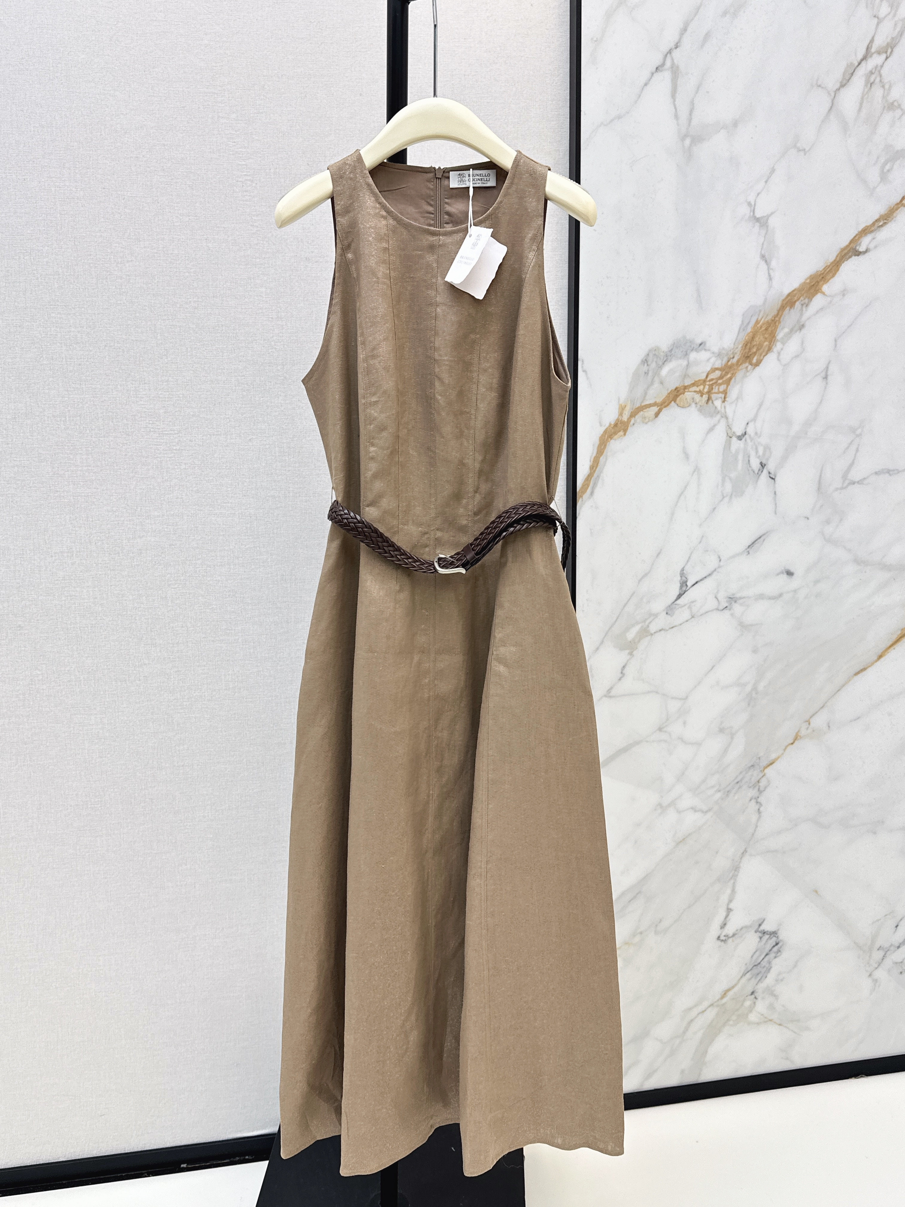 Brun New sleeveless dress