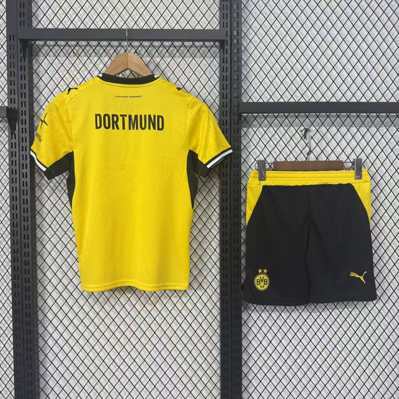 Borussia Dortmund Home Kids Suit & Socks 26/27