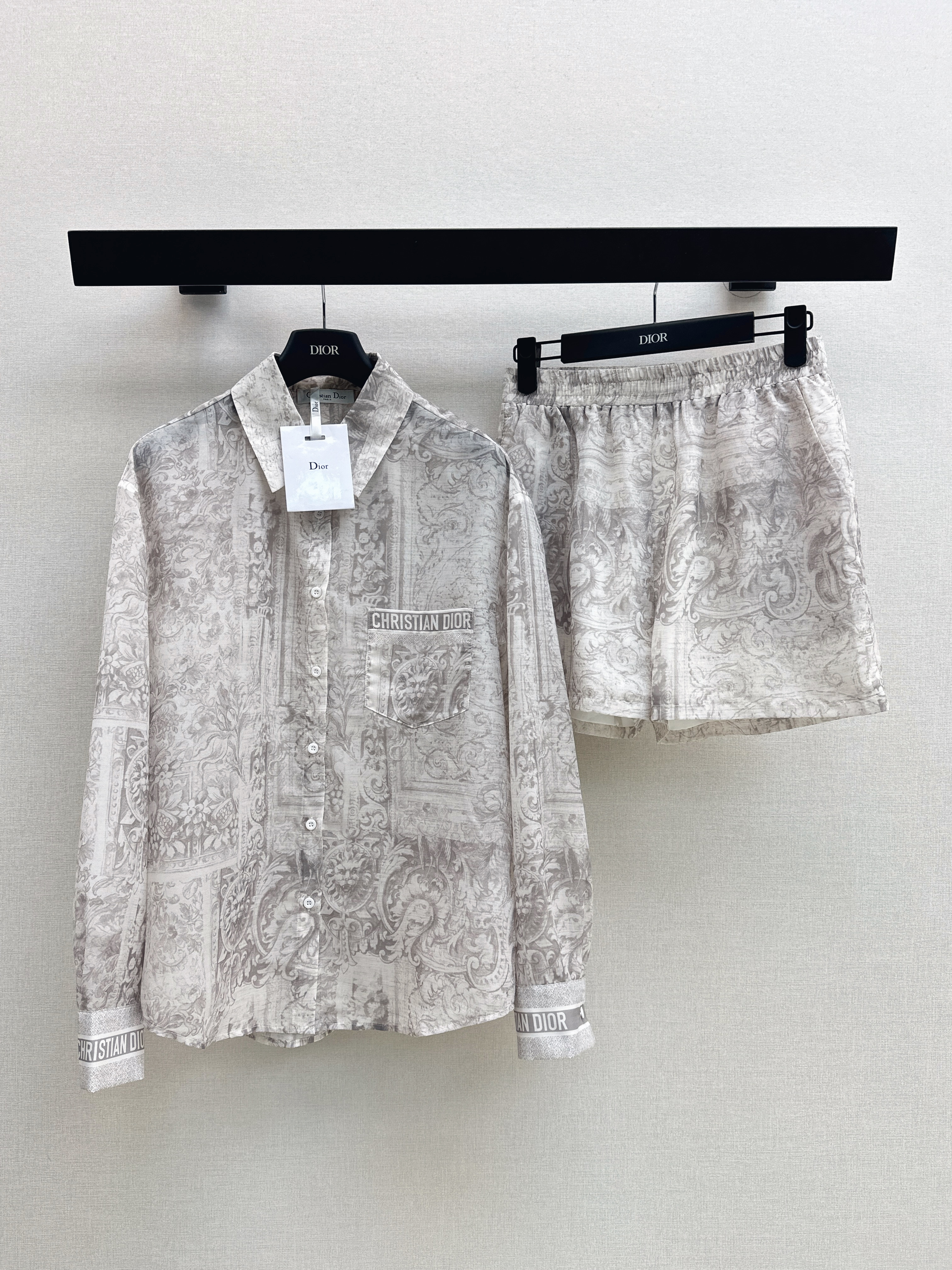 CD New print suit