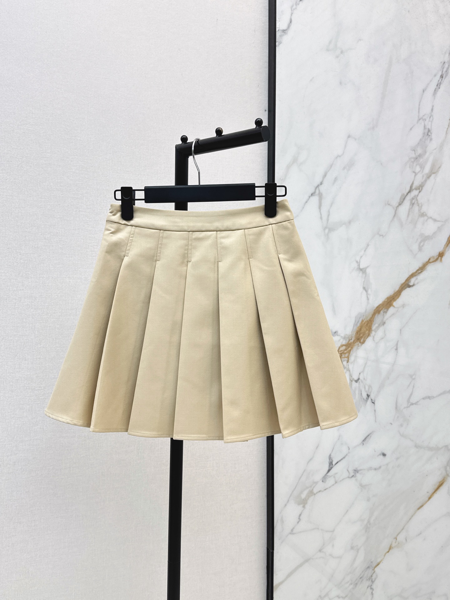 CD New pleated skirt