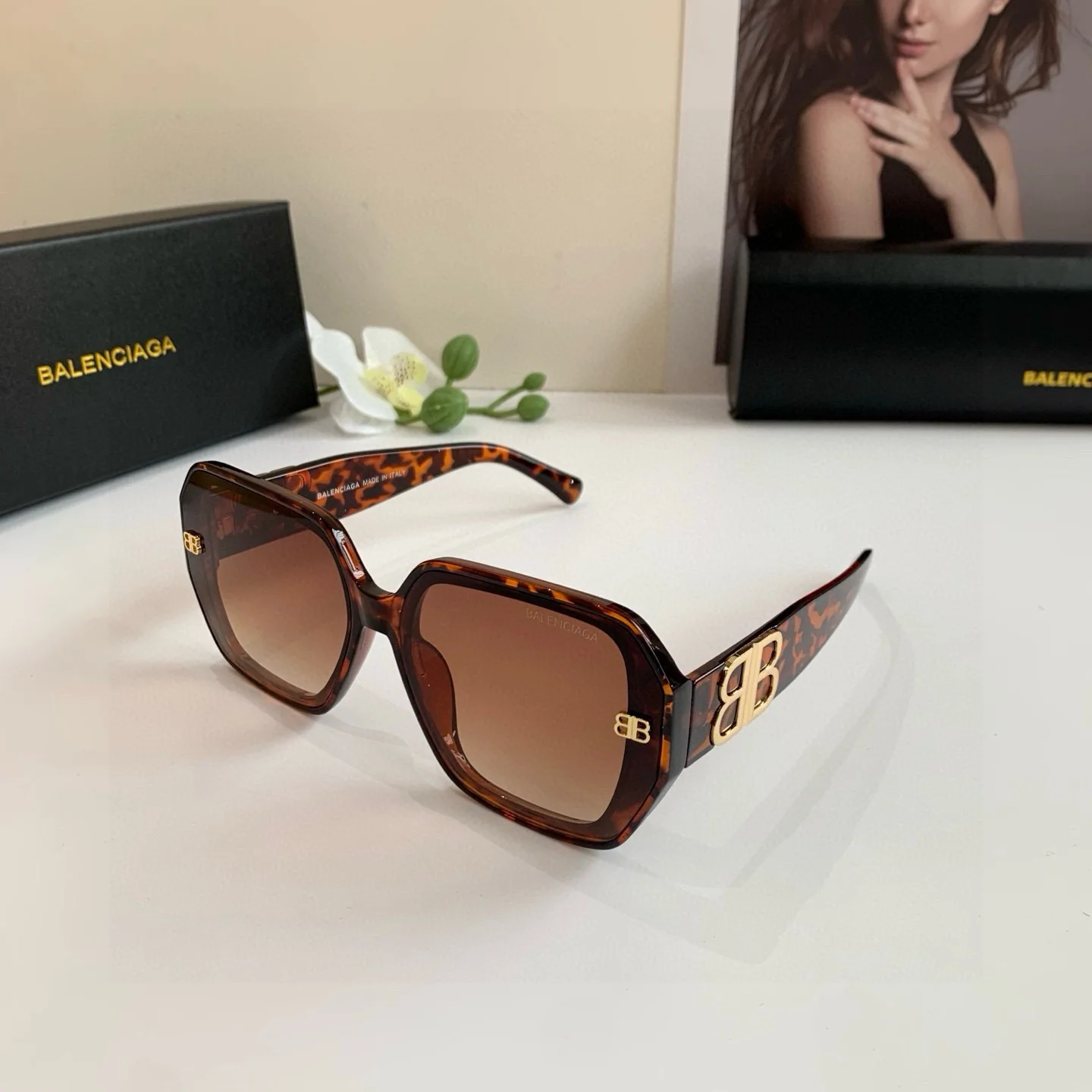 Paris New Square sunglasses