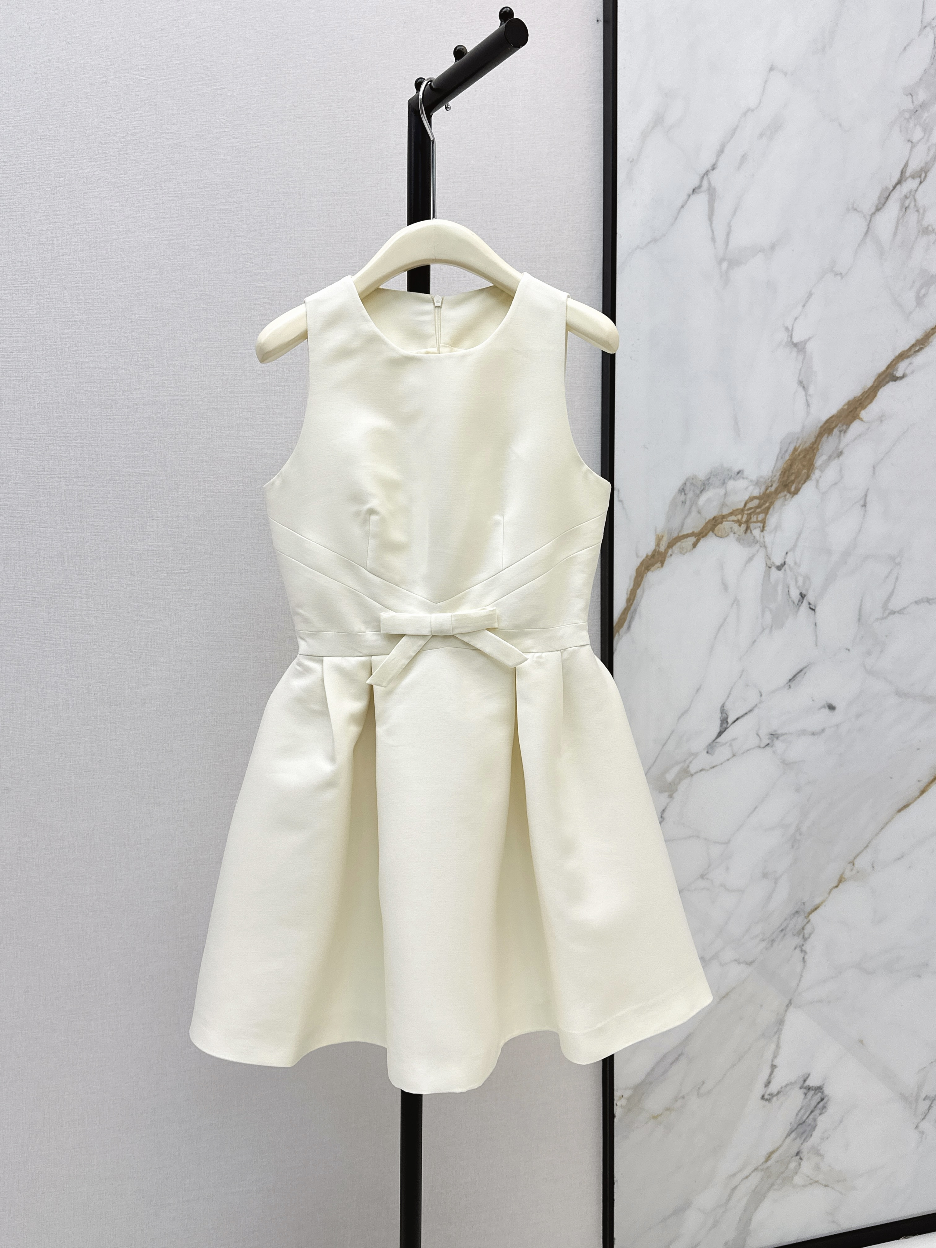 CD New Sleeveless Dress with Bowt
