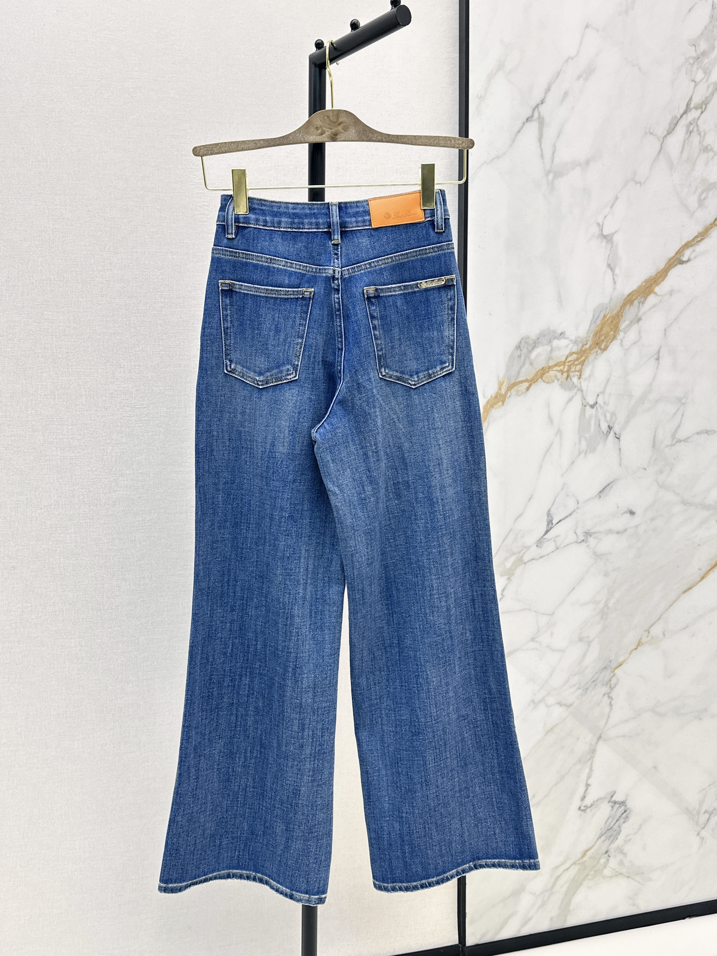 Loro New Straight-leg jeans
