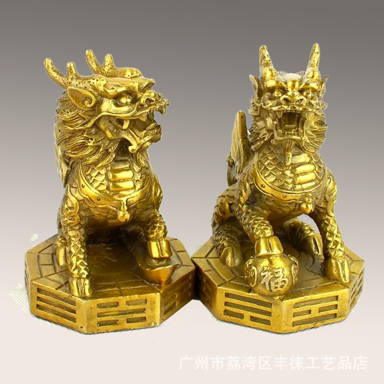 铜坐麒麟桌面摆件，吉祥物雕塑